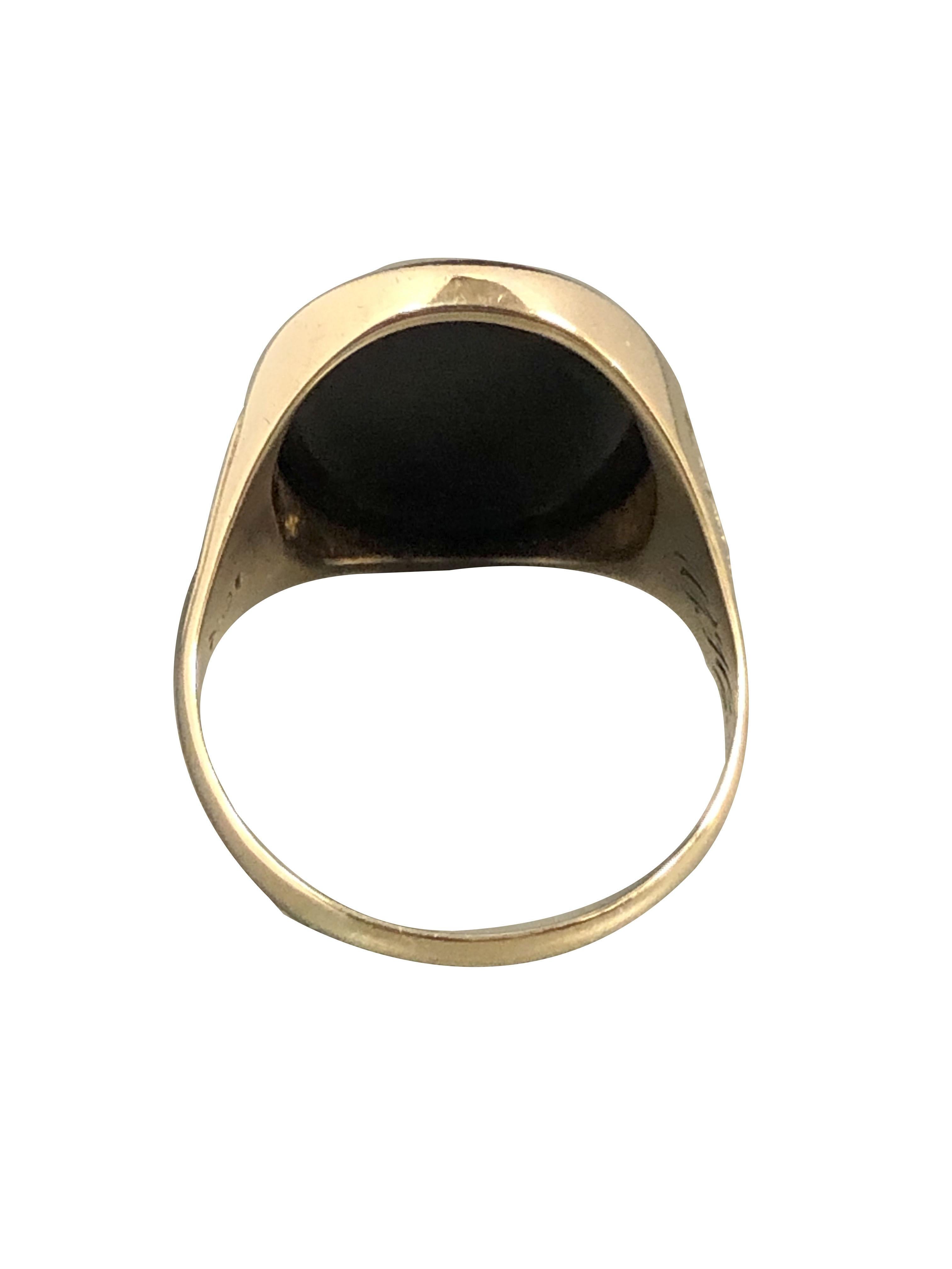 Antique Penn Club of Philadelphia Gold and Onyx Signet Ring In Excellent Condition For Sale In Chicago, IL
