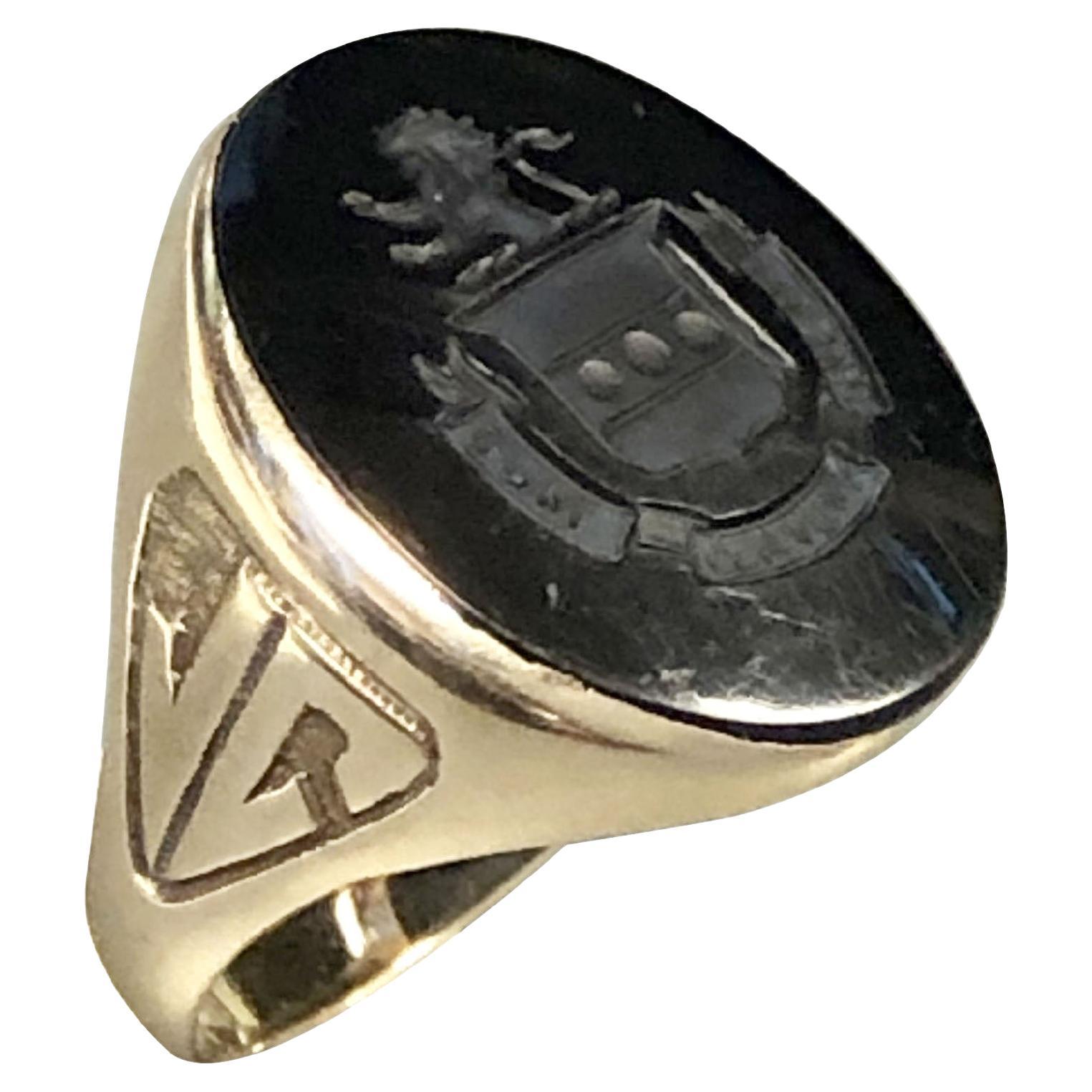 Ancienne bague sigillaire Penn Club of Philadelphia en or et onyx en vente