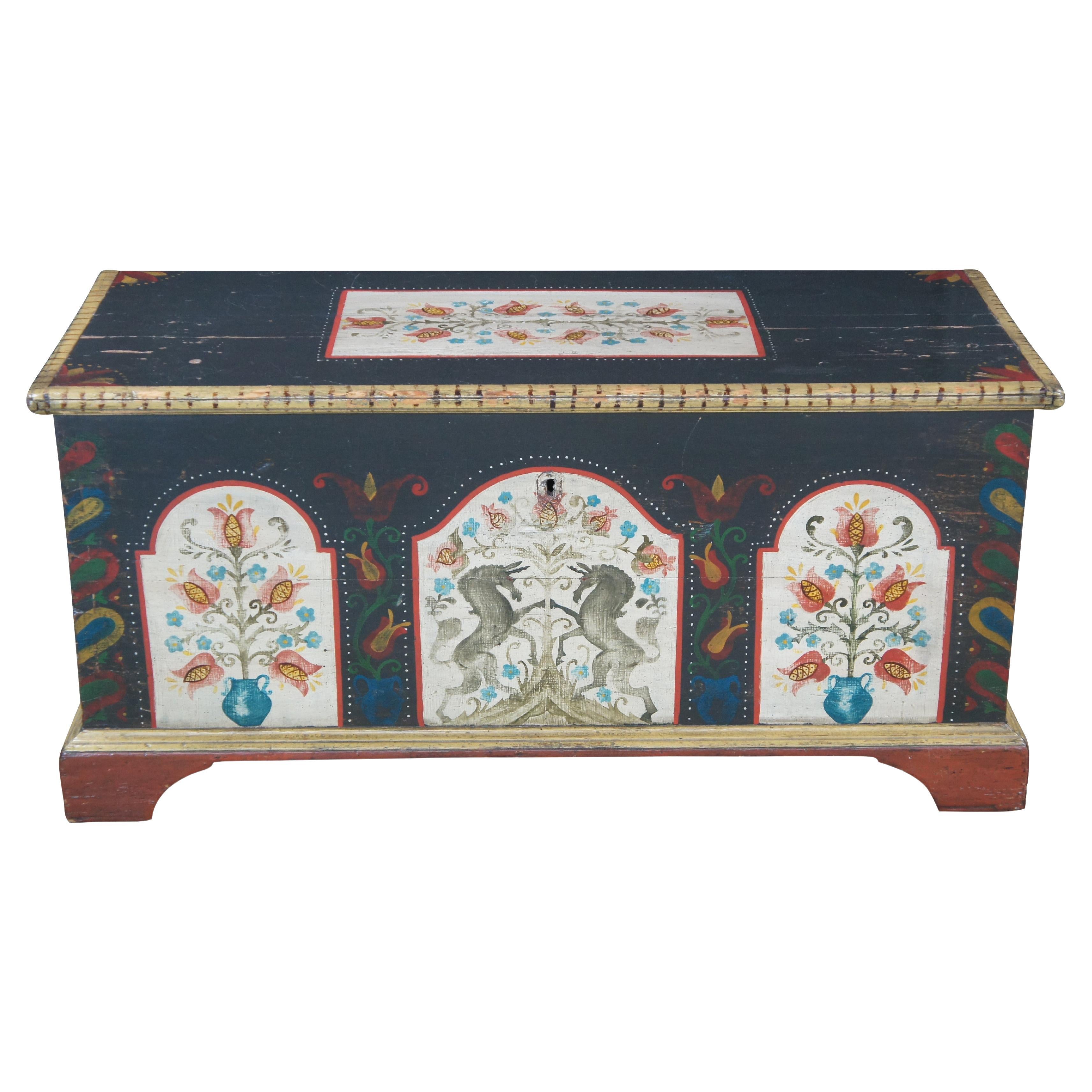 Antiguo baúl / esperanza / dote / cofre de boda holandés de Pensilvania de finales del siglo XVIII o principios del XIX con unicornios pintados, rosas florales y estrellas LeMoyne de 8 puntas.  

Dimensiones:
22,5