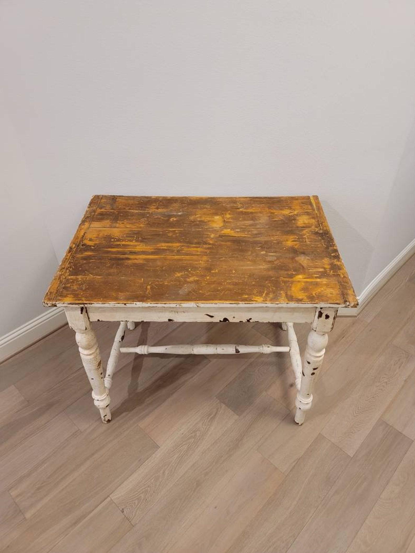 An antique American country farm house painted pine work table. 

Born in Pennsylvania, United States in the late 19th to early 20th century, simple hand-crafted solid wooden construction, having a cleated plank boarded rectangular top with