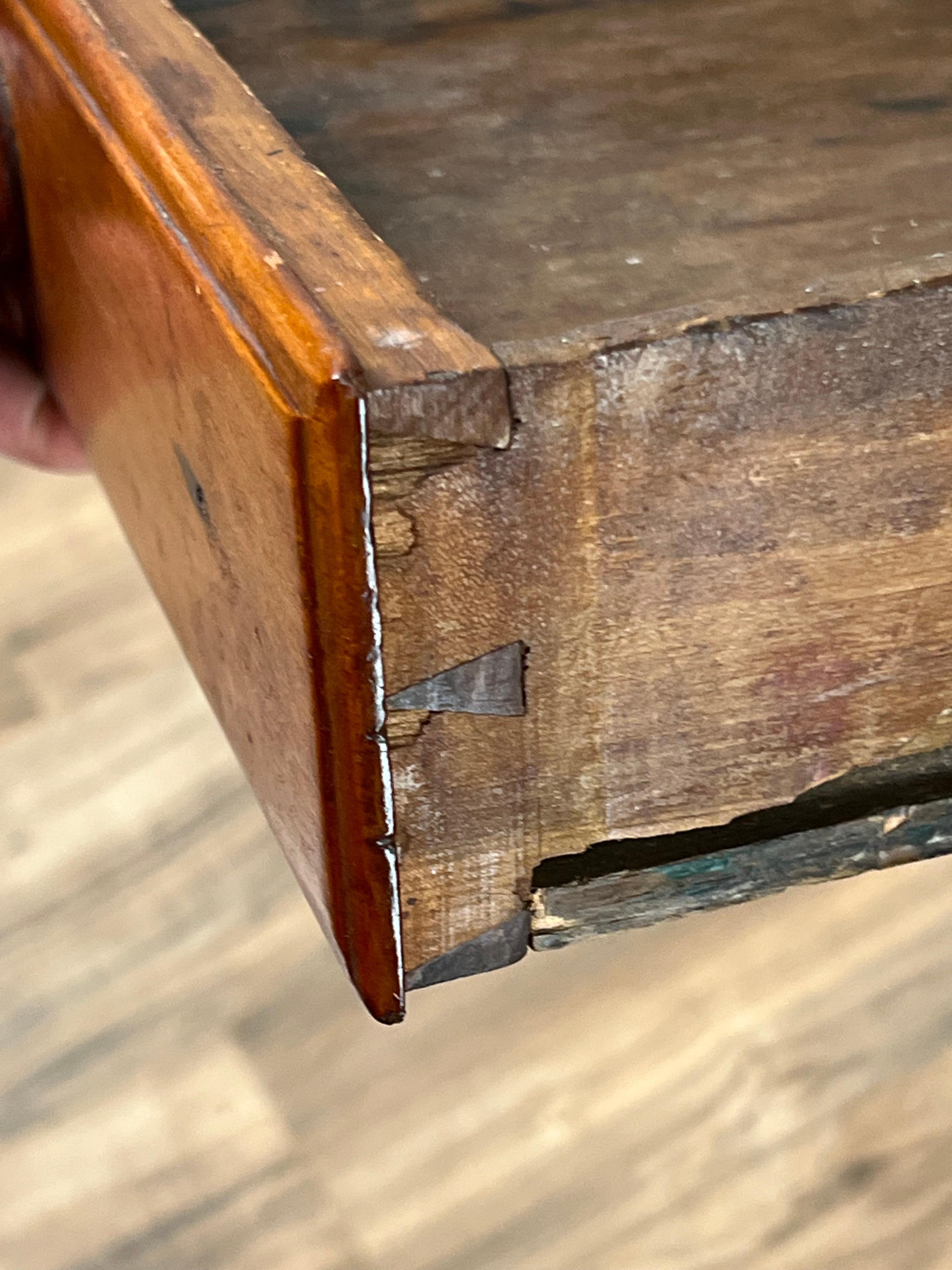 Armoire d'angle de Pennsylvanie ancienne à neuf panneaux de verre avec porte d'angle c. Début du 19e siècle en vente 3