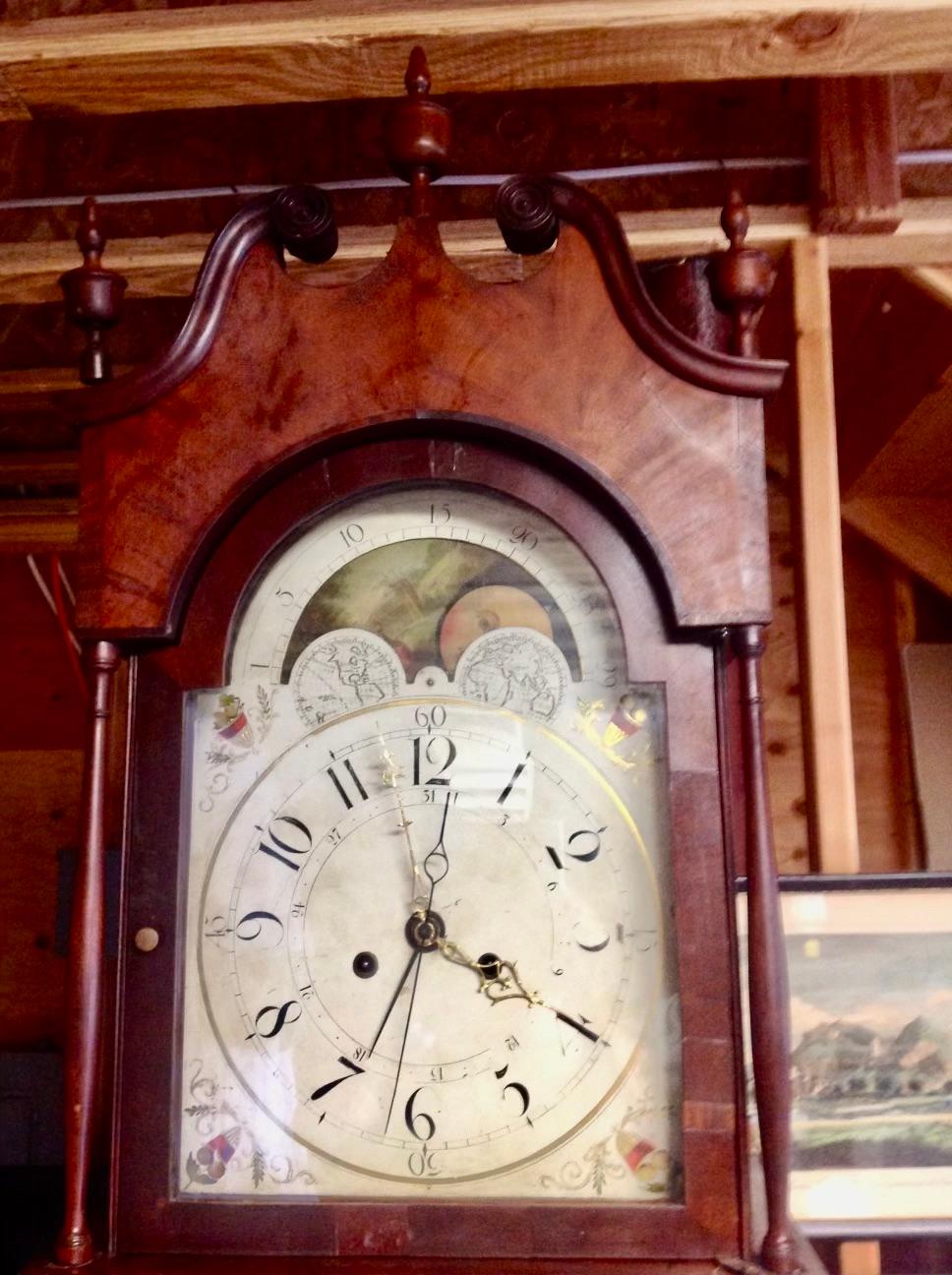 Classique américain Horloge ancienne de Pennsylvanie à grand boîtier en cerisier en vente
