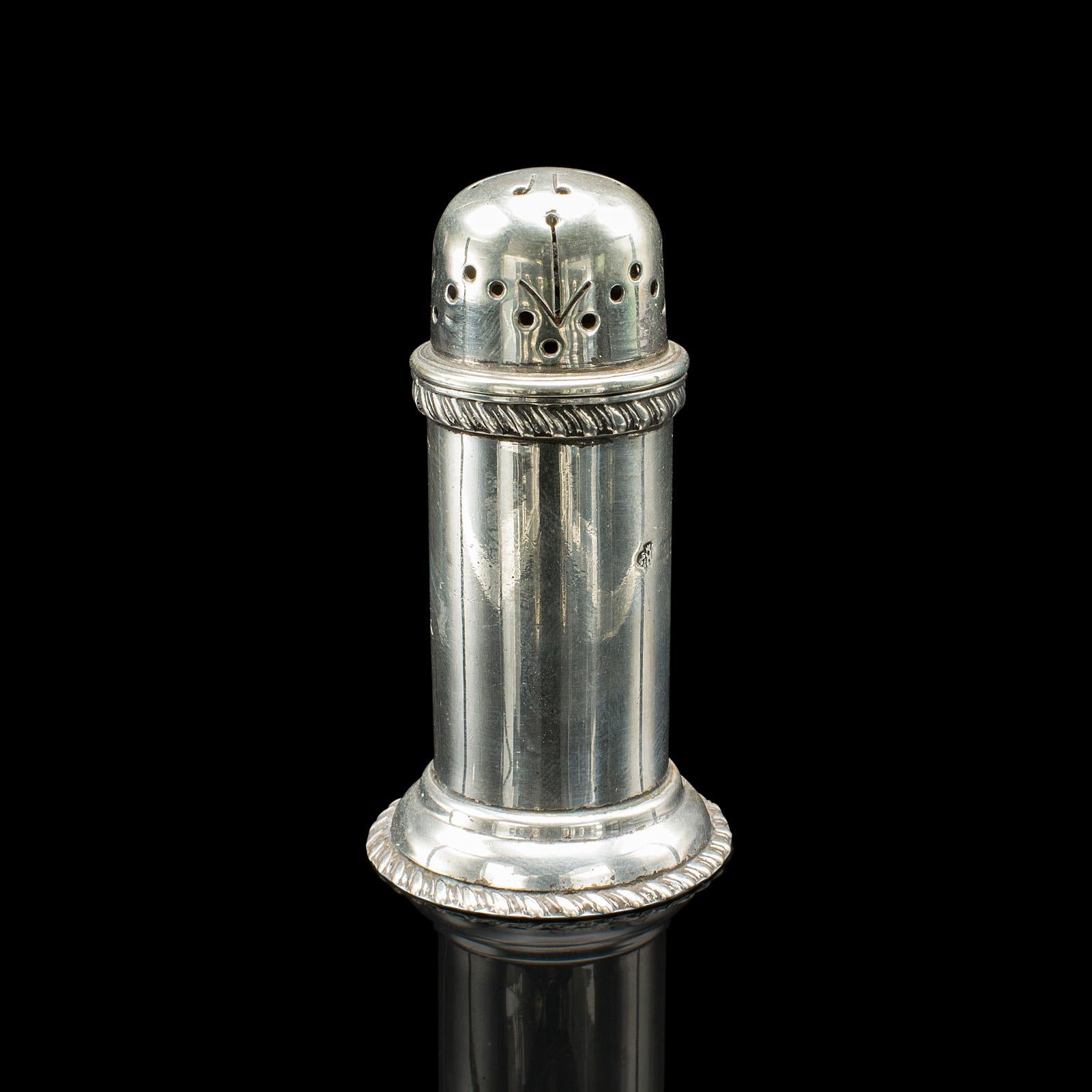 XX secolo Antico Shakers, inglese, argento, edoardiano, marchio di garanzia, datato 1908 in vendita