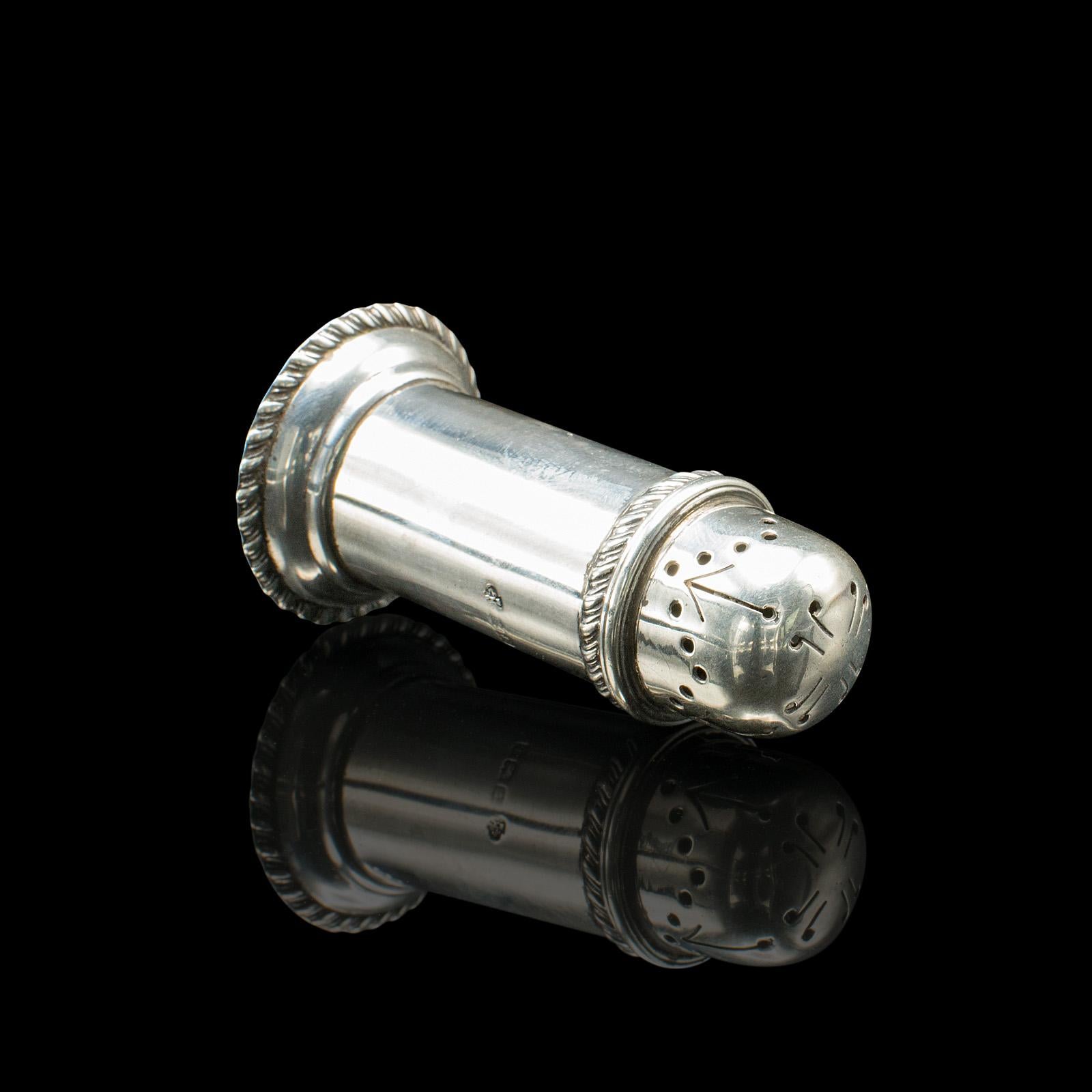 Argento 925 Antico Shakers, inglese, argento, edoardiano, marchio di garanzia, datato 1908 in vendita