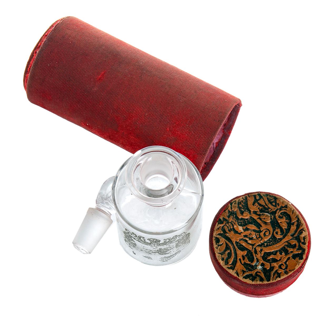 Antike Parfümflasche mit Samtgehäuse im Angebot 2