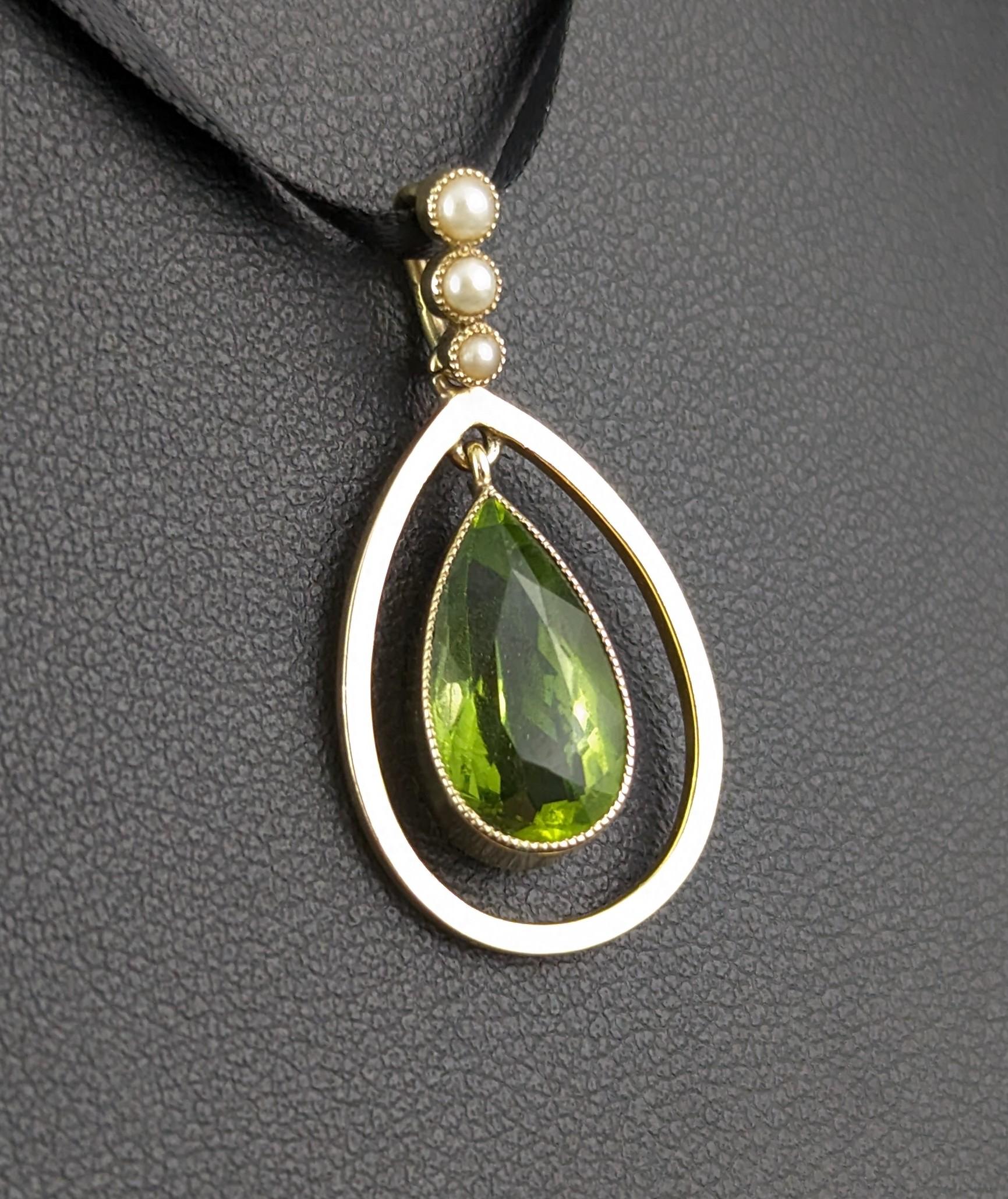 Antique Peridot and seed pearl pendant, 9k gold, Art Nouveau  In Good Condition In NEWARK, GB