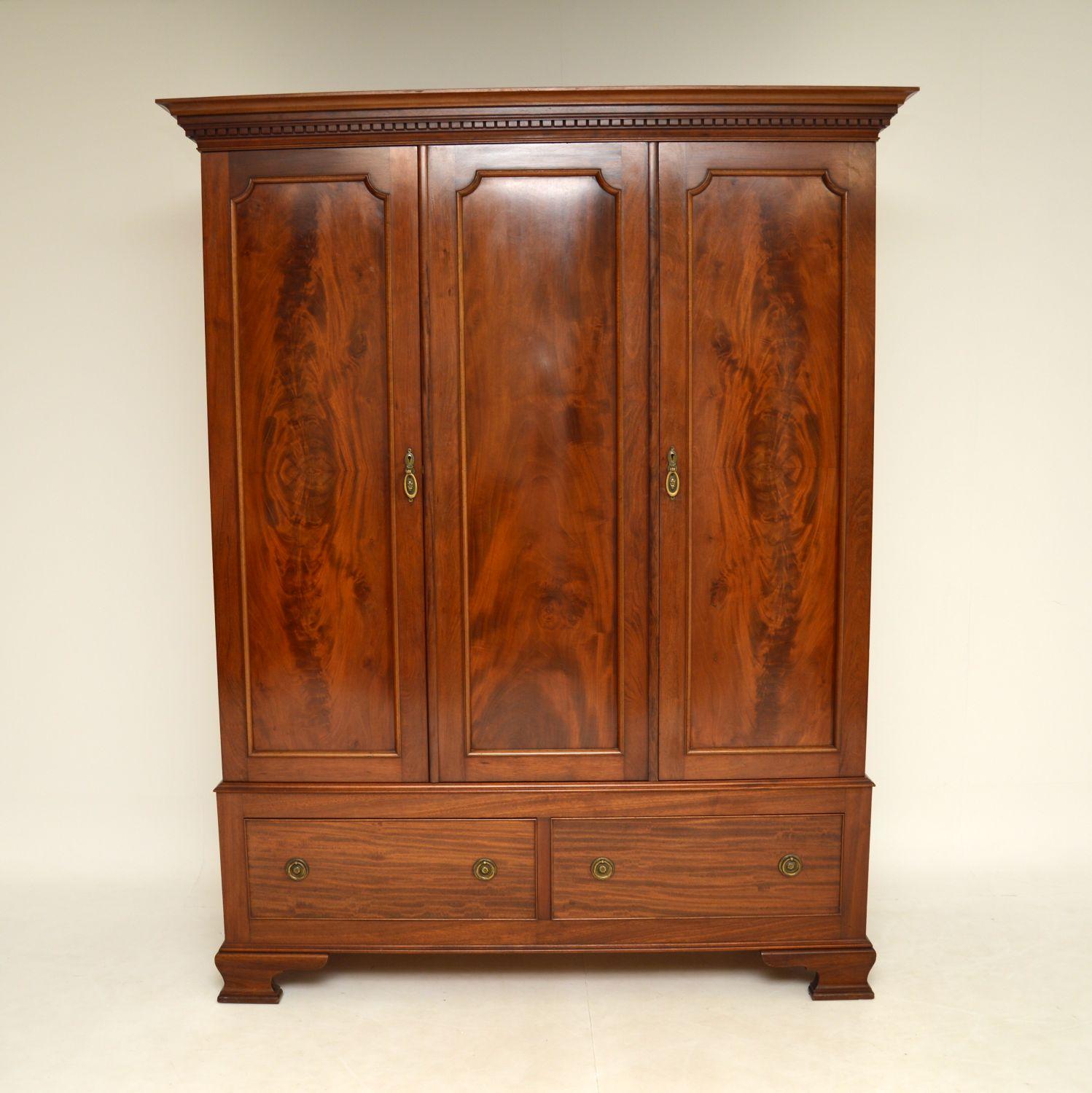 A beautiful and very impressive antique Georgian style period mahogany three door wardrobe. This was made in England & it dates from around the 1880-1900 period.

The condition is absolutely superb for its age. This has been extremely well kept &
