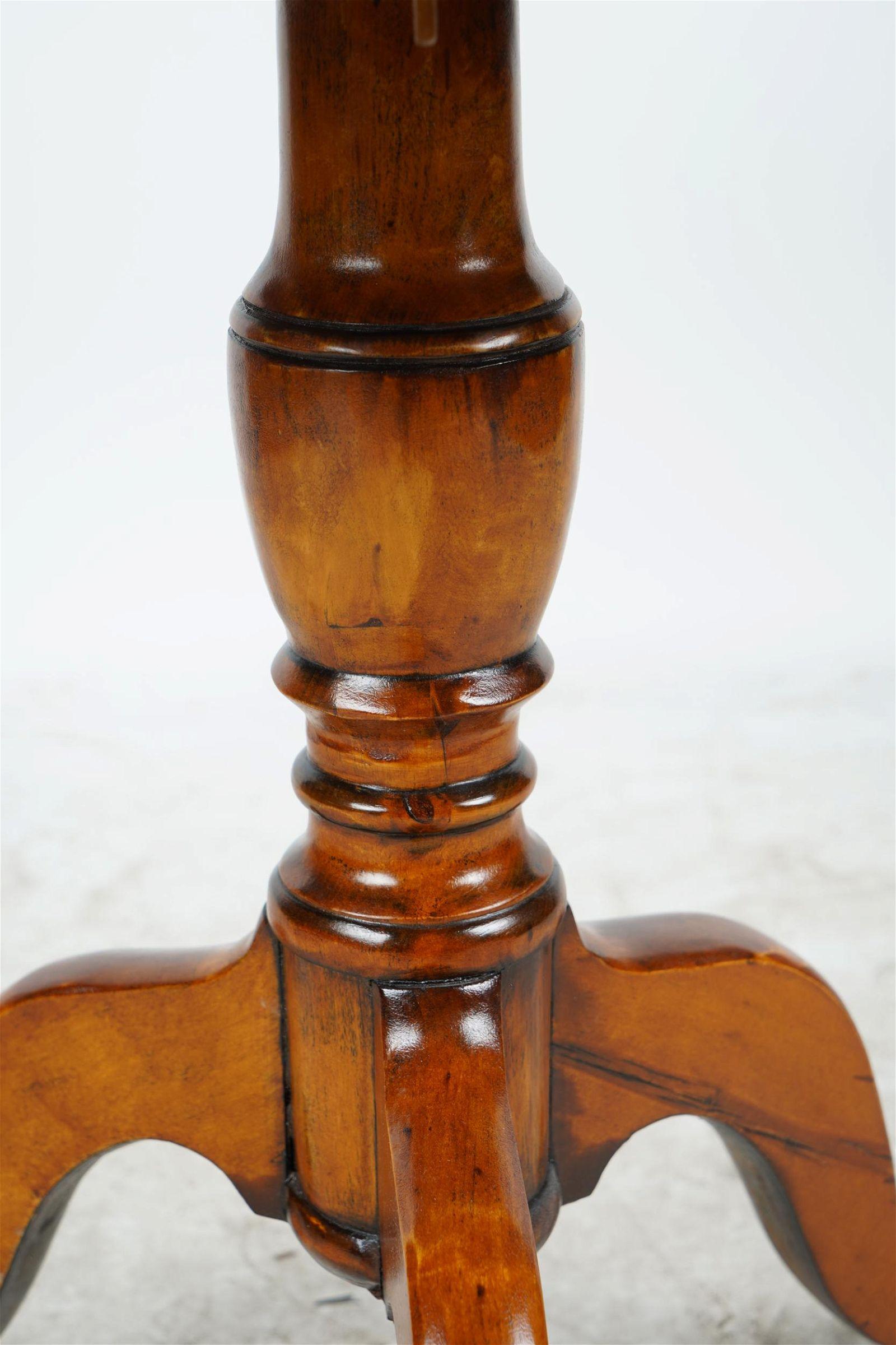 18th Century Antique Period American Federal Period Maple Tilt Top Side Table Late 18th C For Sale