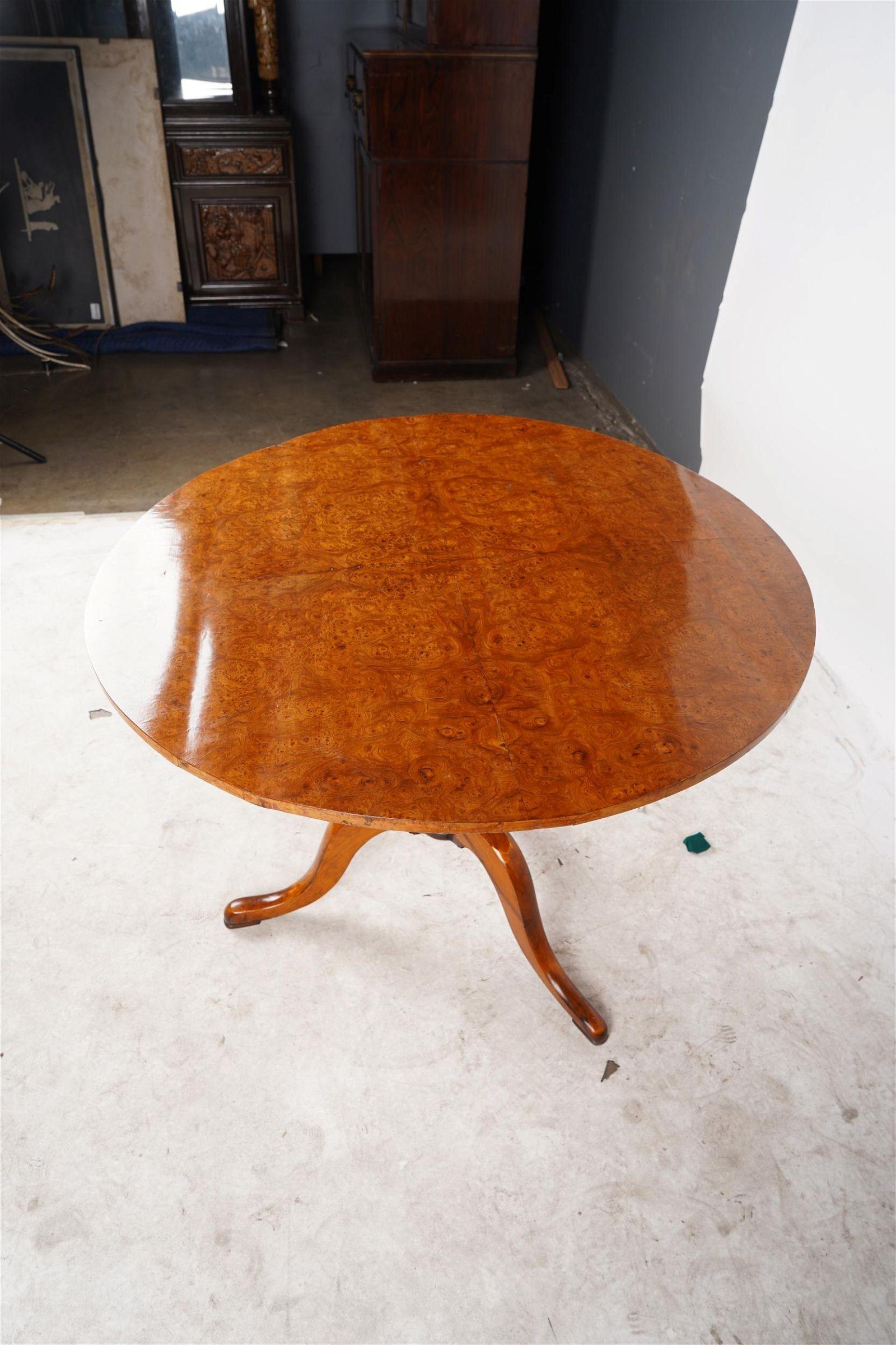 Antique Period American Federal Period Maple Tilt Top Side Table Late 18th C For Sale 1