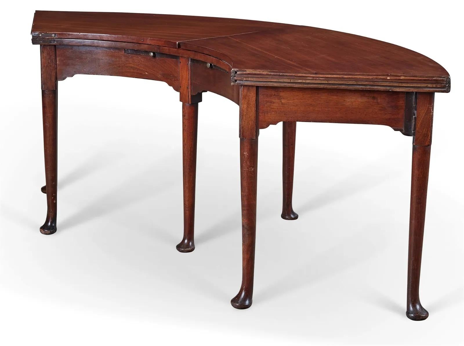 scalloped horseshoe table