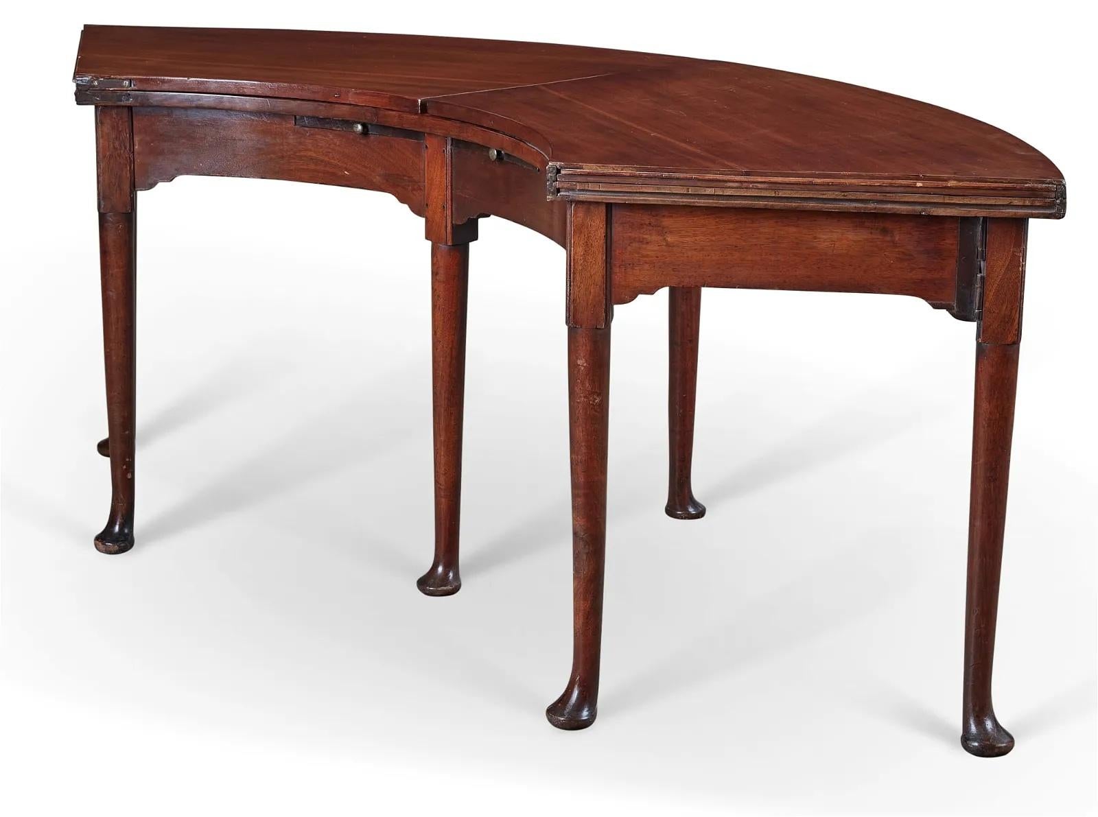 Hand-Carved Antique Period English Georgian Mahogany Horseshoe Hunt / Wine Table Circa 1790 For Sale