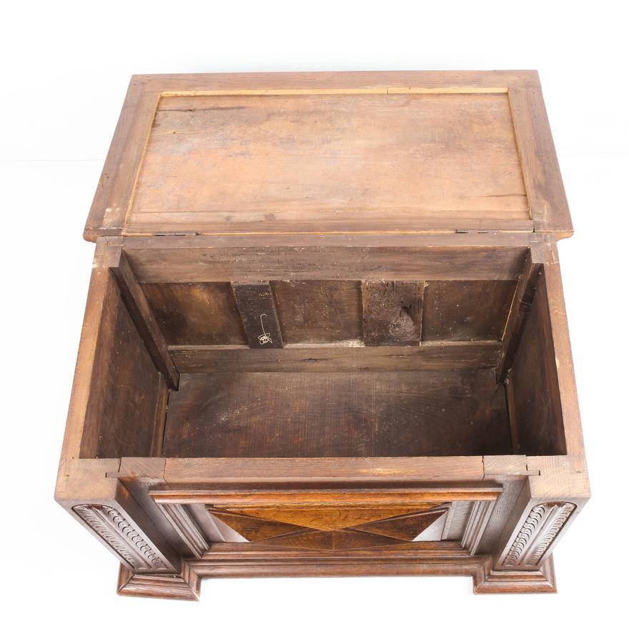 Antike geschnitzte Bank/Koffer aus Nussbaumholz aus der französischen Provinz, spätes 18. Jahrhundert (Walnuss) im Angebot