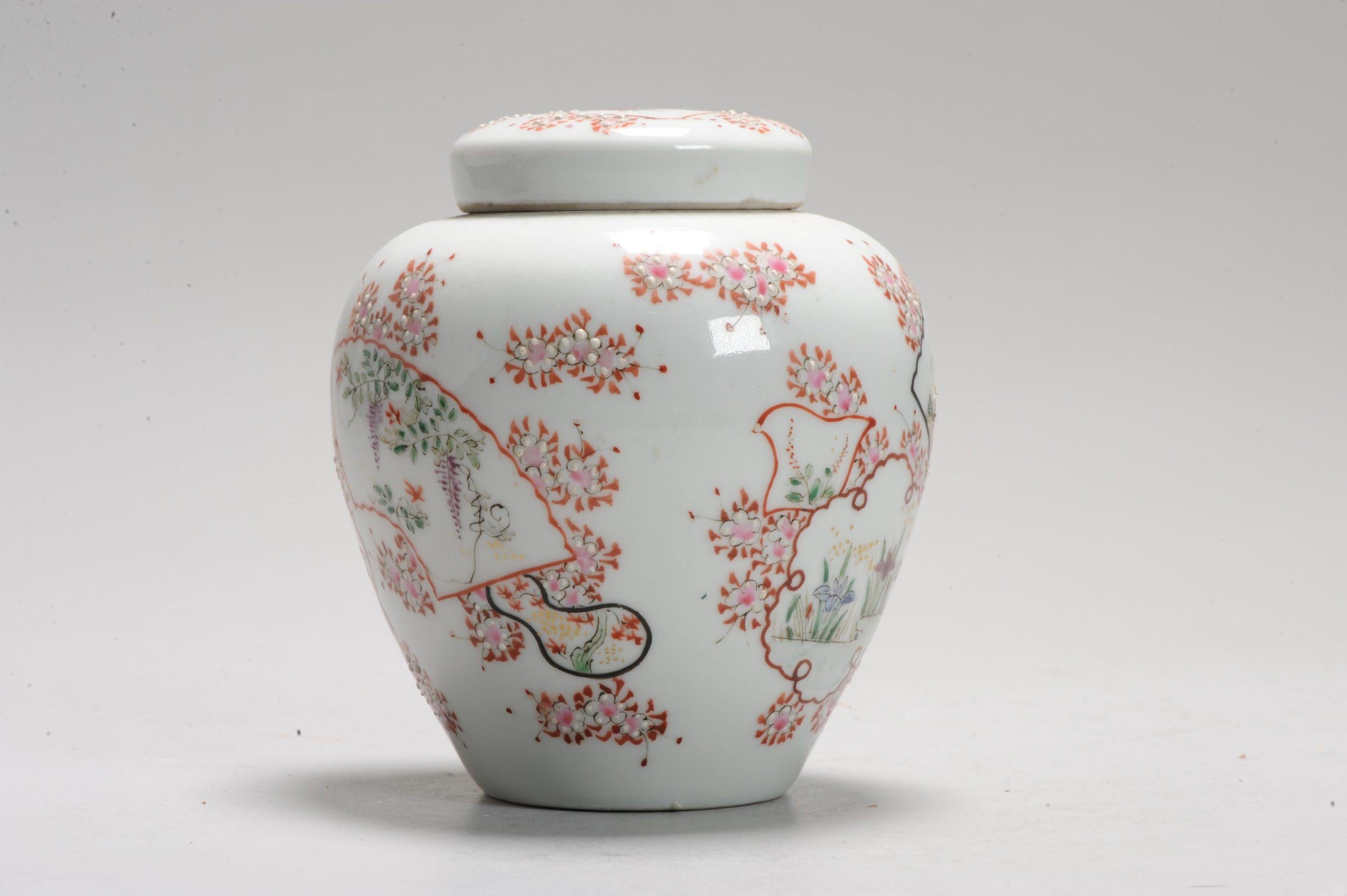 Barattolo Lovley con scena autunnale in colori policromi.

Informazioni aggiuntive:
Materiale: Porcellana e ceramica
Stile giapponese: Satsuma
Regione di origine: Giappone
Periodo: 20° secolo
Condizioni: Perfetto
Dimensioni: 12,5 H. cm