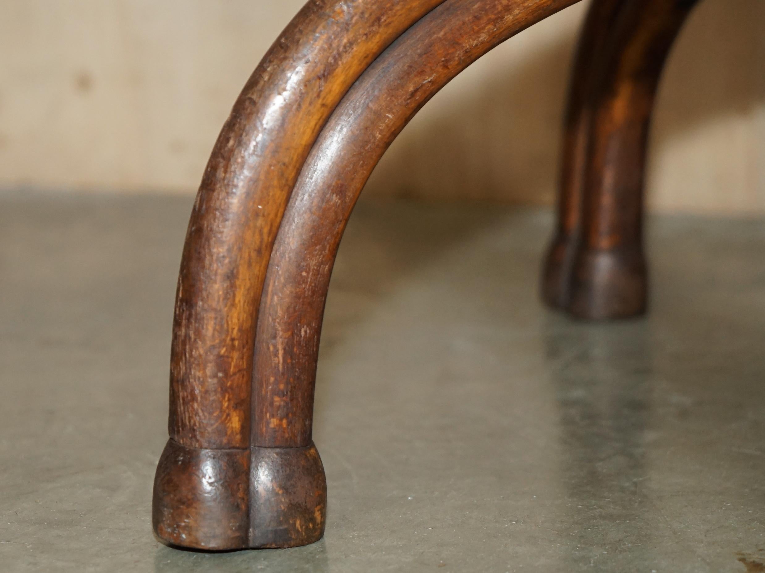 Legno curvato ANTICO PORTACOTTE IN LEGNO TARDO VITTORIANO CON TIMBRO DI TONET del 1880 in vendita