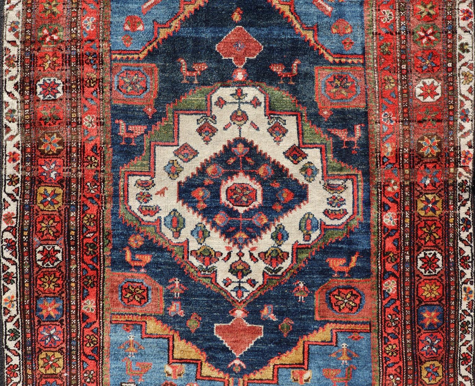 Antiker Persain Nahavand Teppich mit subgeometrischem Medaillon in Marineblau 4'1