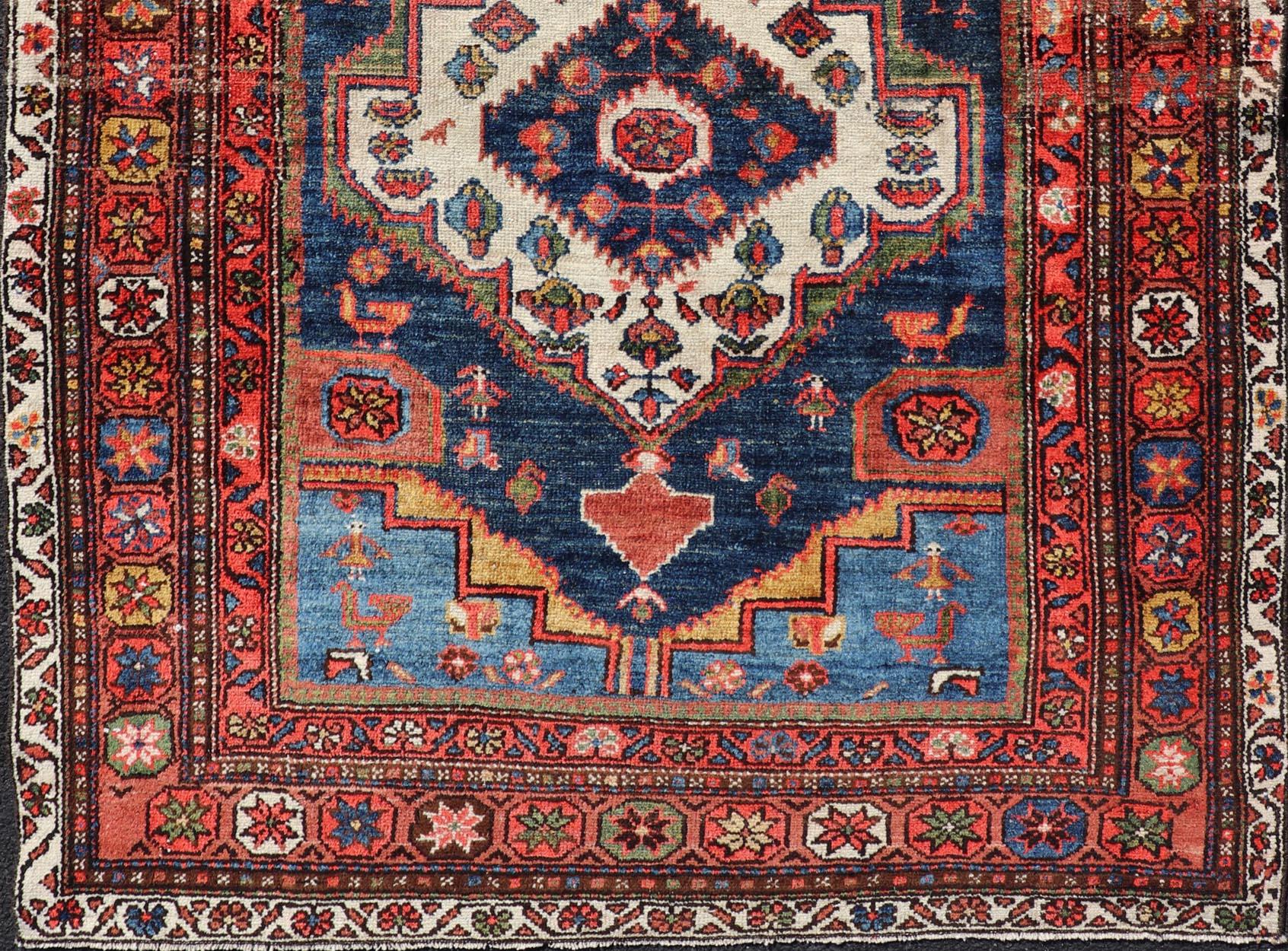 Antiker Persain Nahavand Teppich mit subgeometrischem Medaillon in Marineblau 4'1