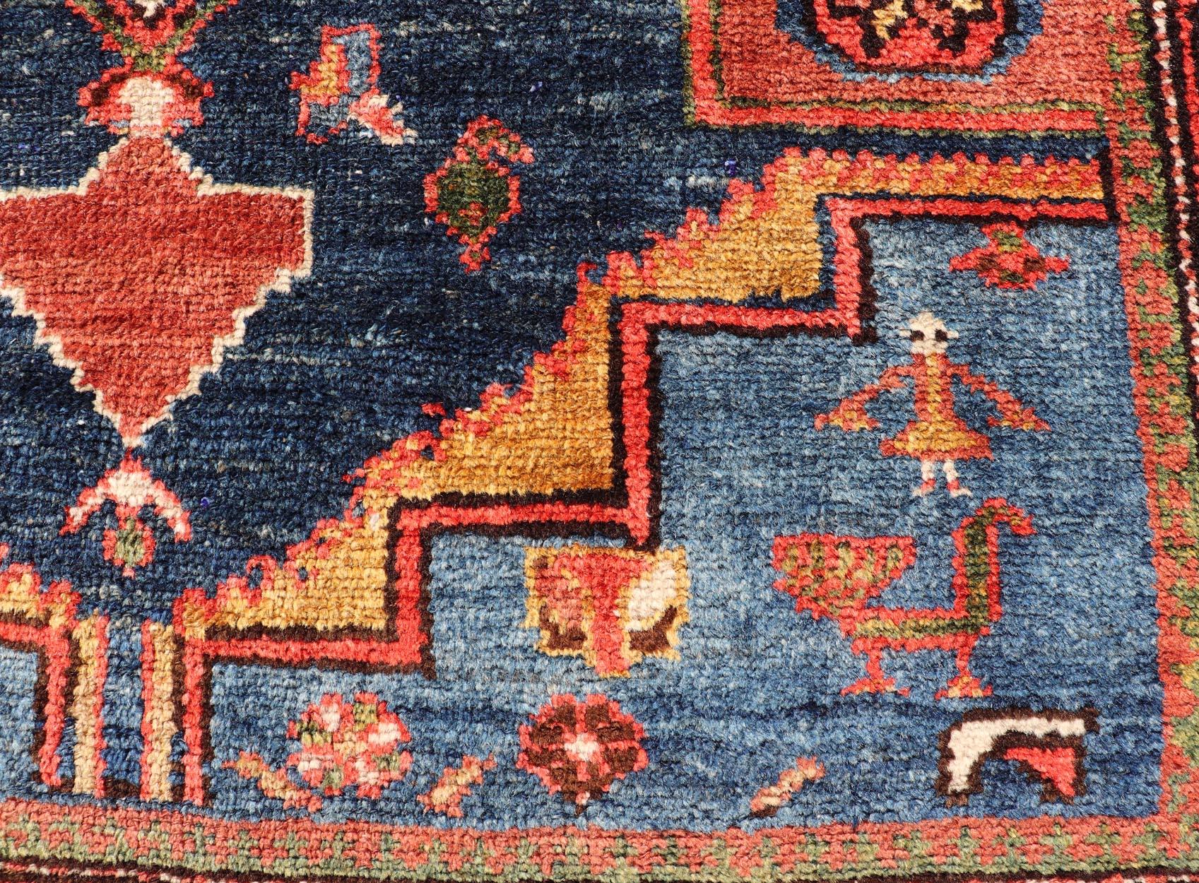 Antiker Persain Nahavand Teppich mit subgeometrischem Medaillon in Marineblau 4'1
