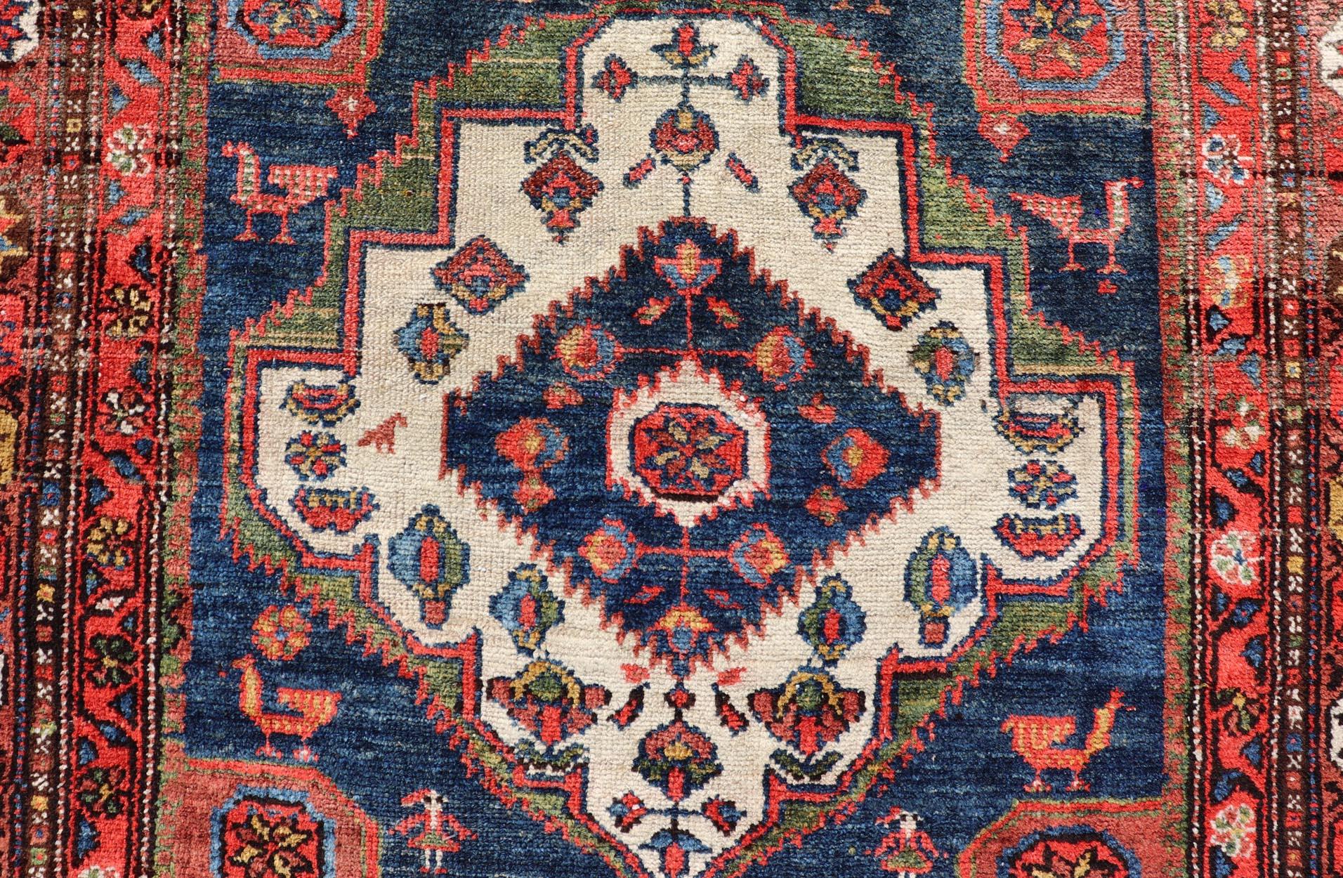 Antiker Persain Nahavand Teppich mit subgeometrischem Medaillon in Marineblau 4'1