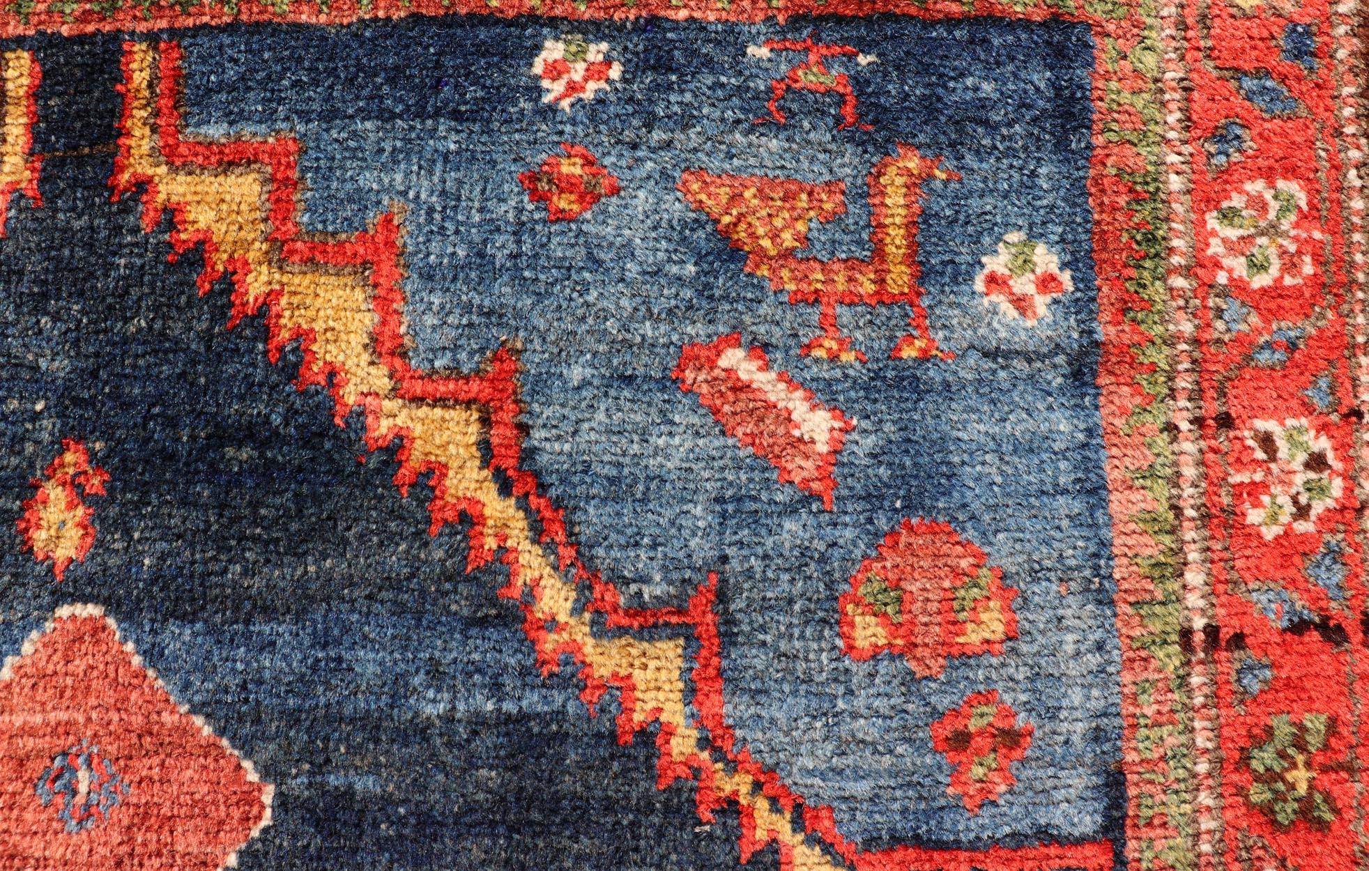 Antiker Persain Nahavand Teppich mit subgeometrischem Medaillon in Marineblau 4'1
