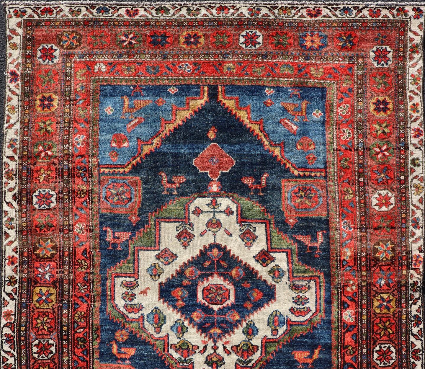Antiker Persain Nahavand Teppich mit subgeometrischem Medaillon in Marineblau 4'1