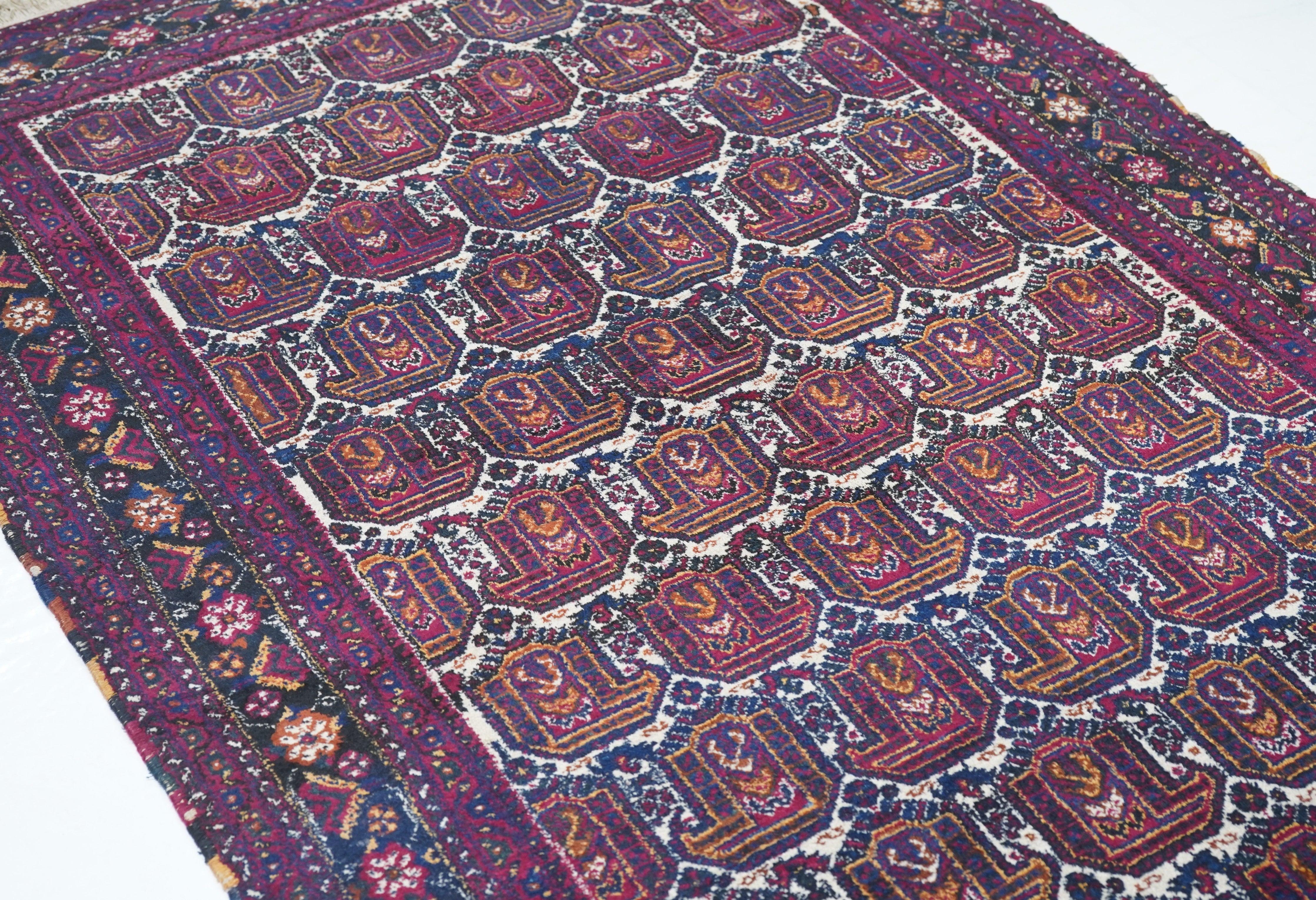 Antiker persischer Afshar-Teppich 4'7'' x 6'9'' (20. Jahrhundert) im Angebot