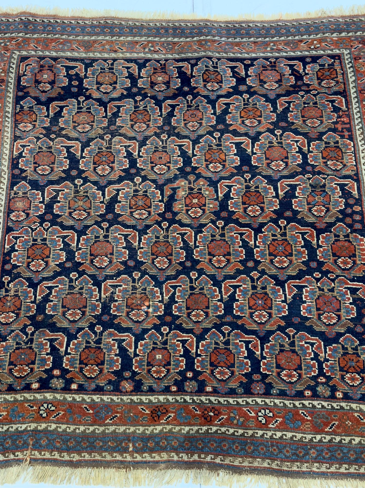 Antiker persischer Afshar-Teppich 3'8