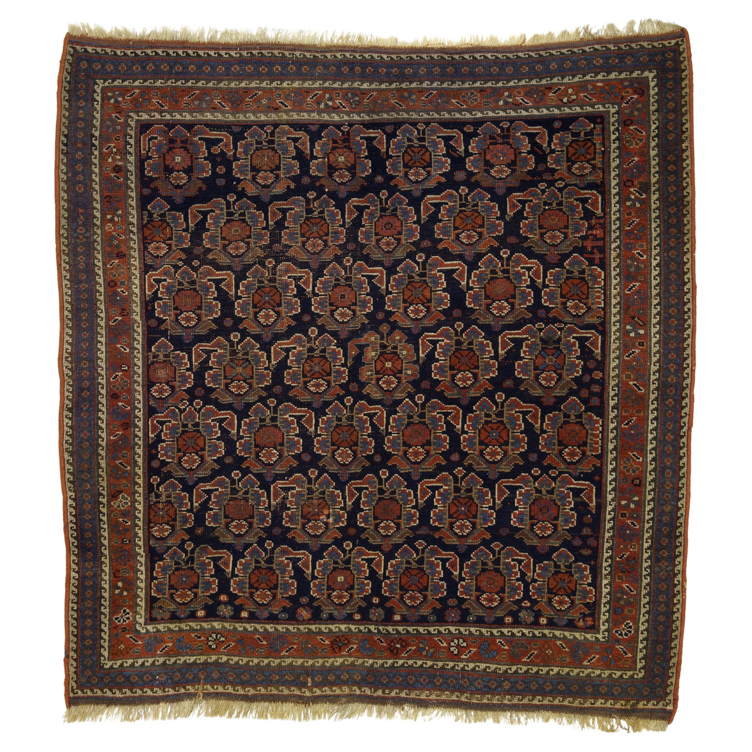 Antiker persischer Afshar-Teppich 3'8" x 3'10 im Angebot
