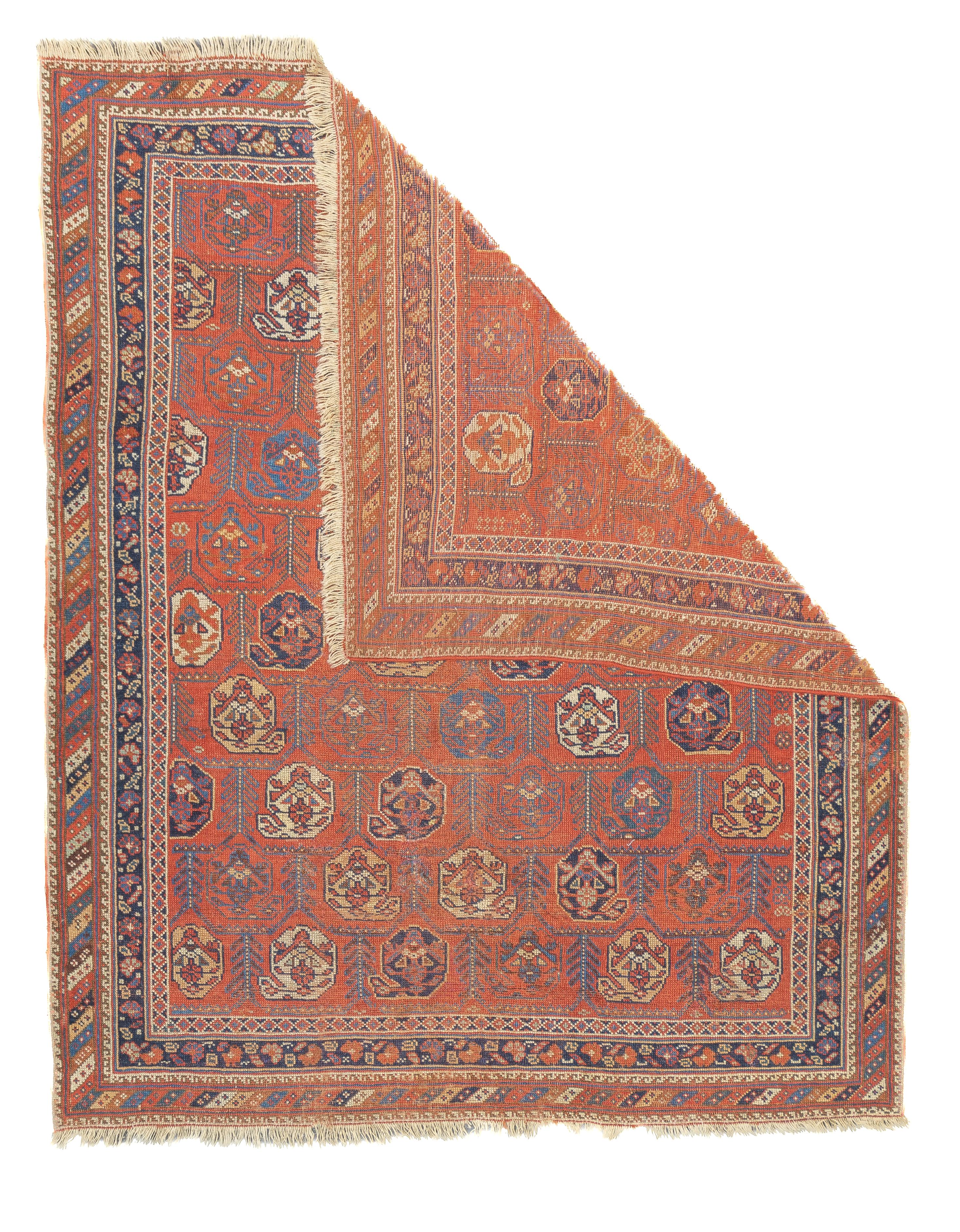 Antiker persischer Afshar-Teppich 4'2'' x 5'1''.  Bezieht sich auf die Stämme in Südpersien (Provinz Kerman), die eine Vielzahl von Stilen weben, darunter Herati, Boteh, Medaillon, Textil, Streifen, städtisch und rustikal. Antike Exemplare bestehen