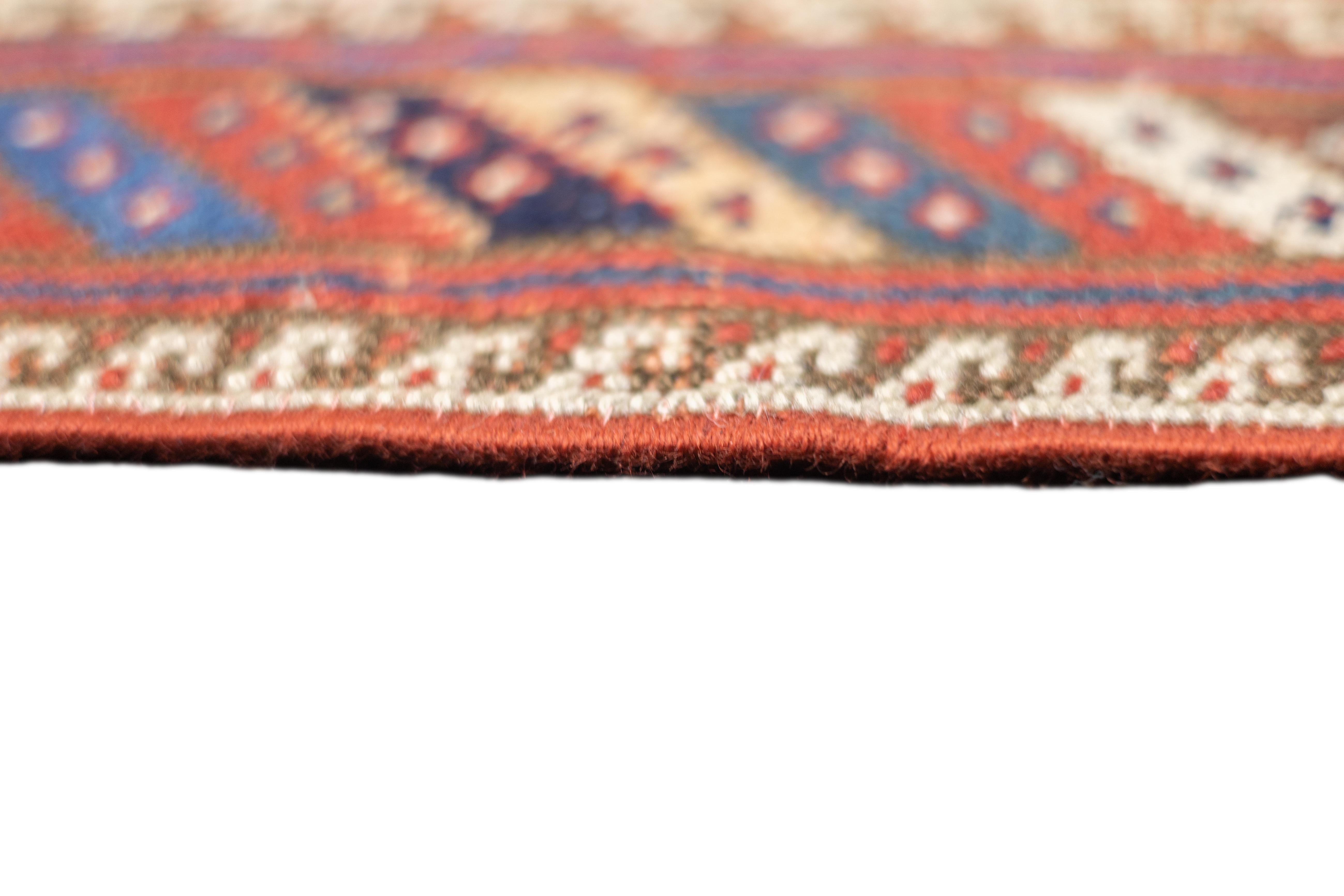 Antiker persischer Afshar-Teppich 4'2'' x 5'1'' (19. Jahrhundert) im Angebot
