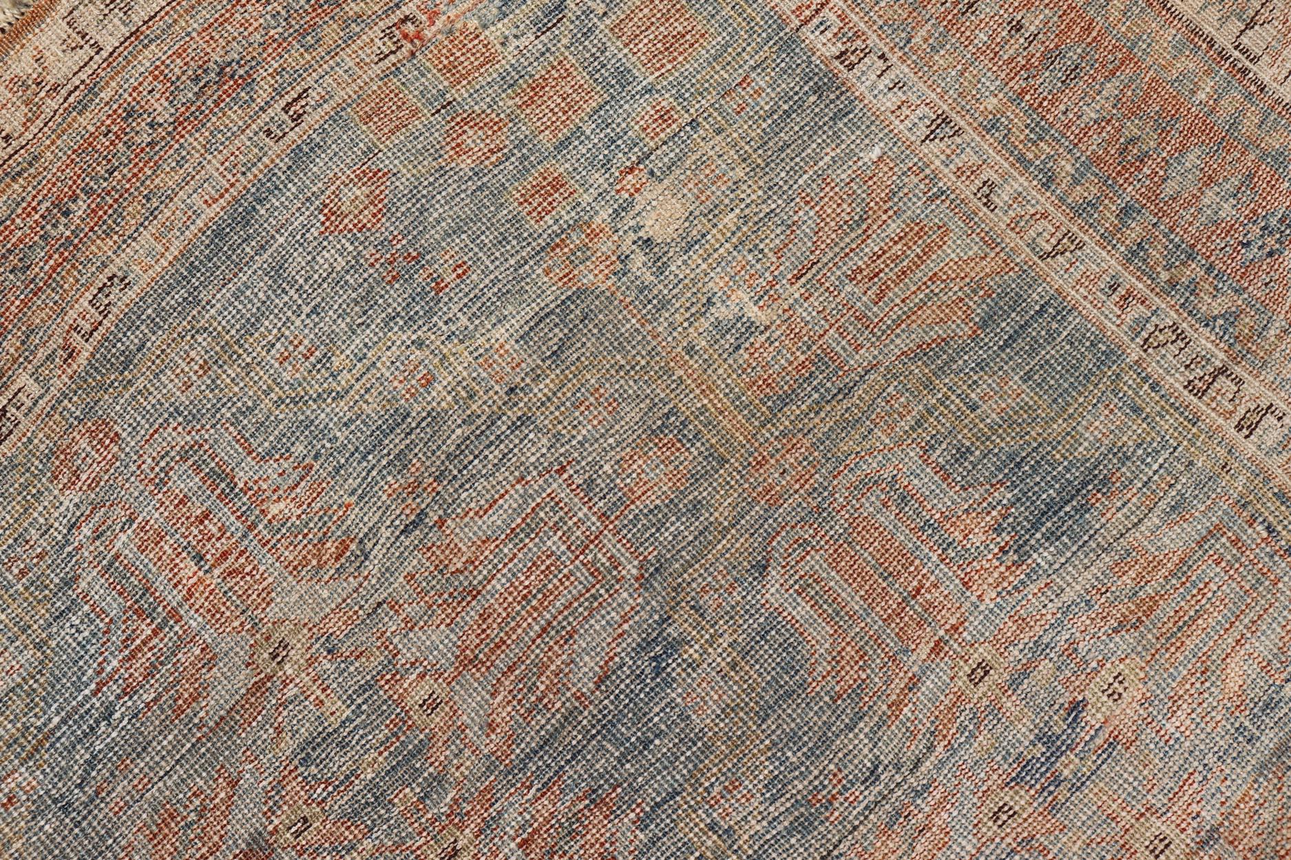 Alfombra Persa Afshar Antigua con Diseño Geométrico Allover en Azul Suave 3'10 x 4'7 en Bueno estado para la venta en Atlanta, GA