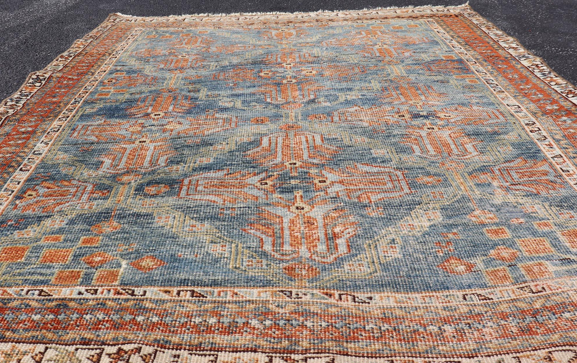 Alfombra Persa Afshar Antigua con Diseño Geométrico Allover en Azul Suave 3'10 x 4'7 en venta 1