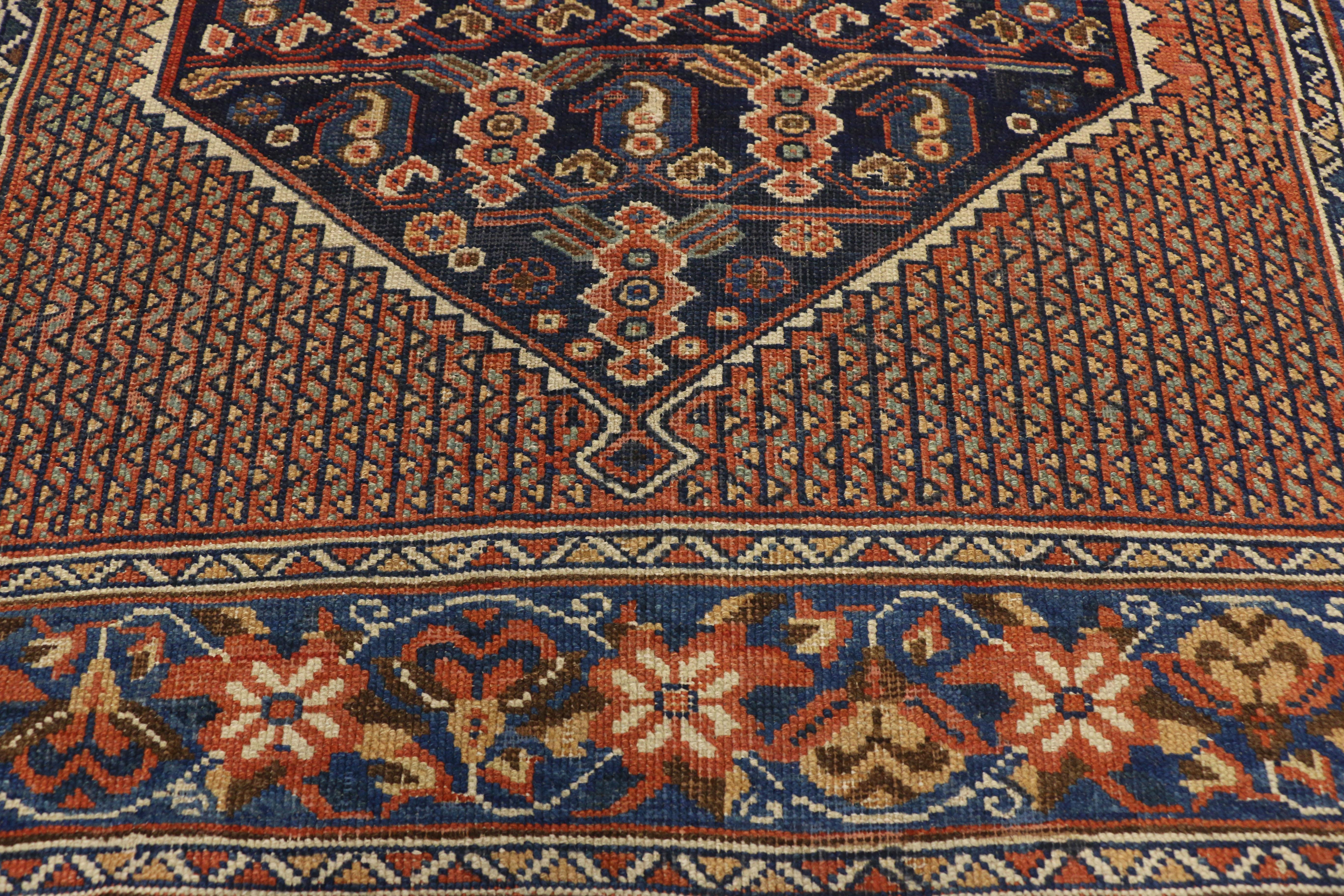 Persiano Tappeto persiano Afshar antico con design Boteh e stile moderno di metà secolo in vendita