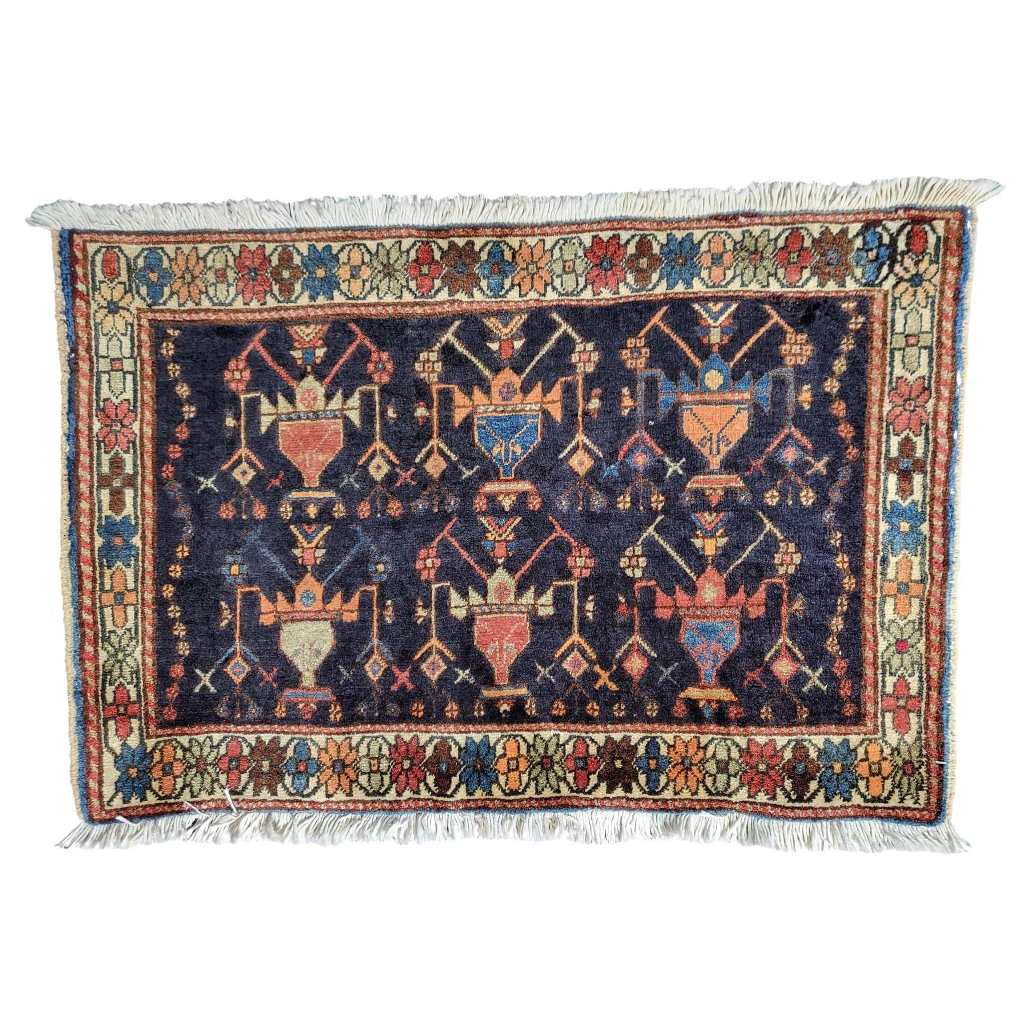 Afshar persan ancien - Petit tapis tribal - Design vase en vente