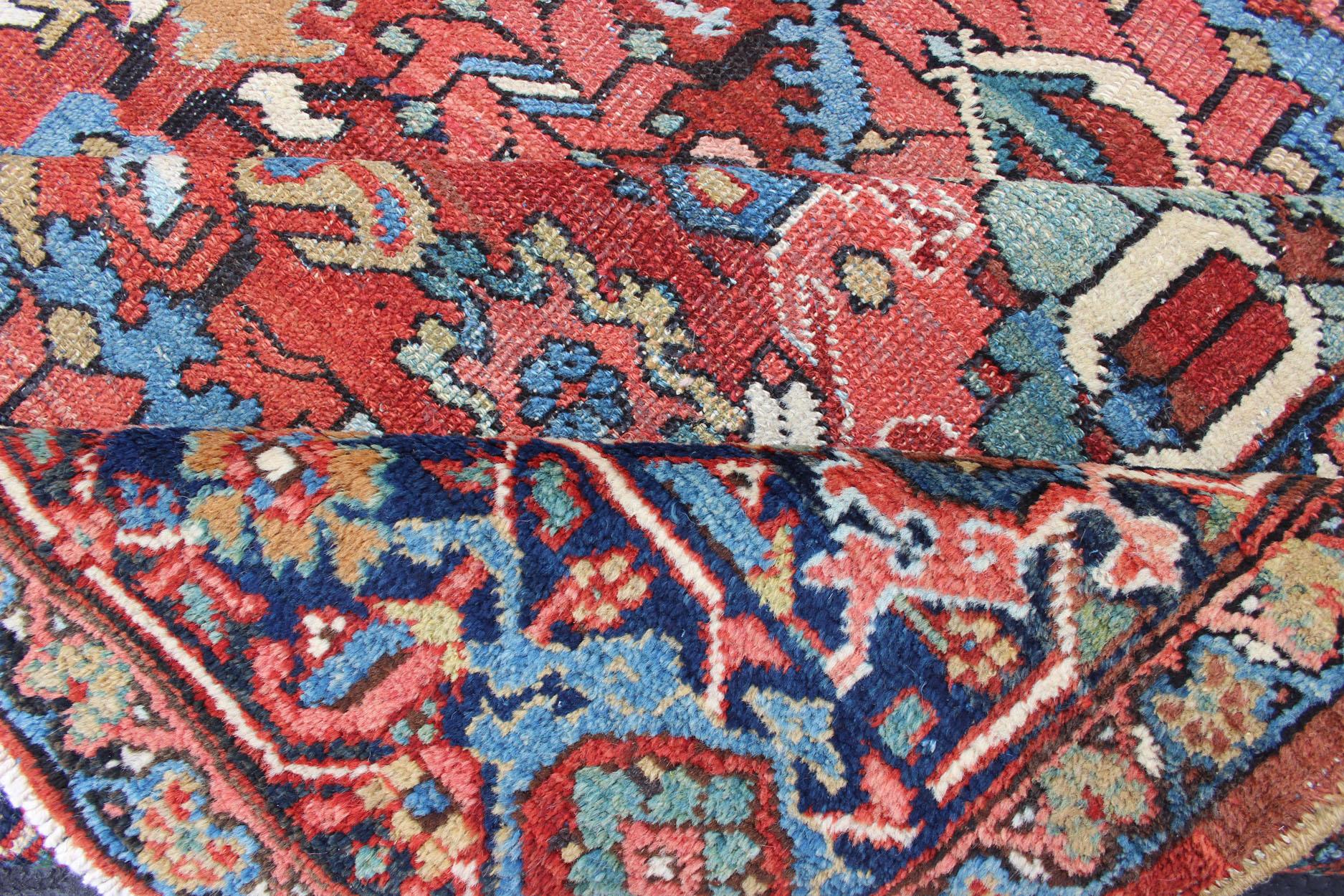 Antiker persischer All-Over-Serapi-Heriz-Teppich mit geometrischem All-Over-Design im Zustand „Gut“ im Angebot in Atlanta, GA