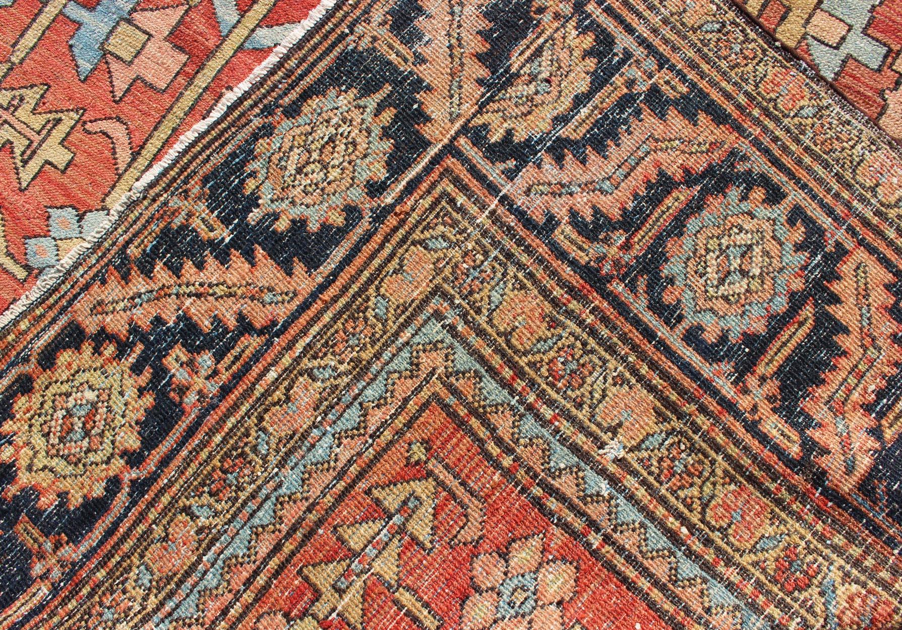 Antiker persischer Serapi-Teppich mit geometrischem All-Over-Design im Angebot 4
