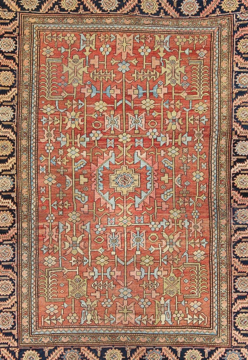   Antiker persischer Serapi-Teppich mit geometrischem All-Over-Design (Heriz Serapi) im Angebot