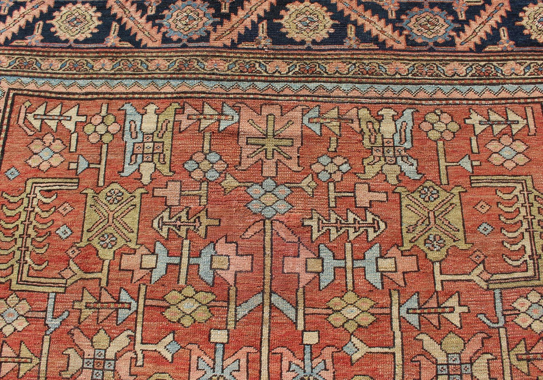 Antiker persischer Serapi-Teppich mit geometrischem All-Over-Design (Wolle) im Angebot