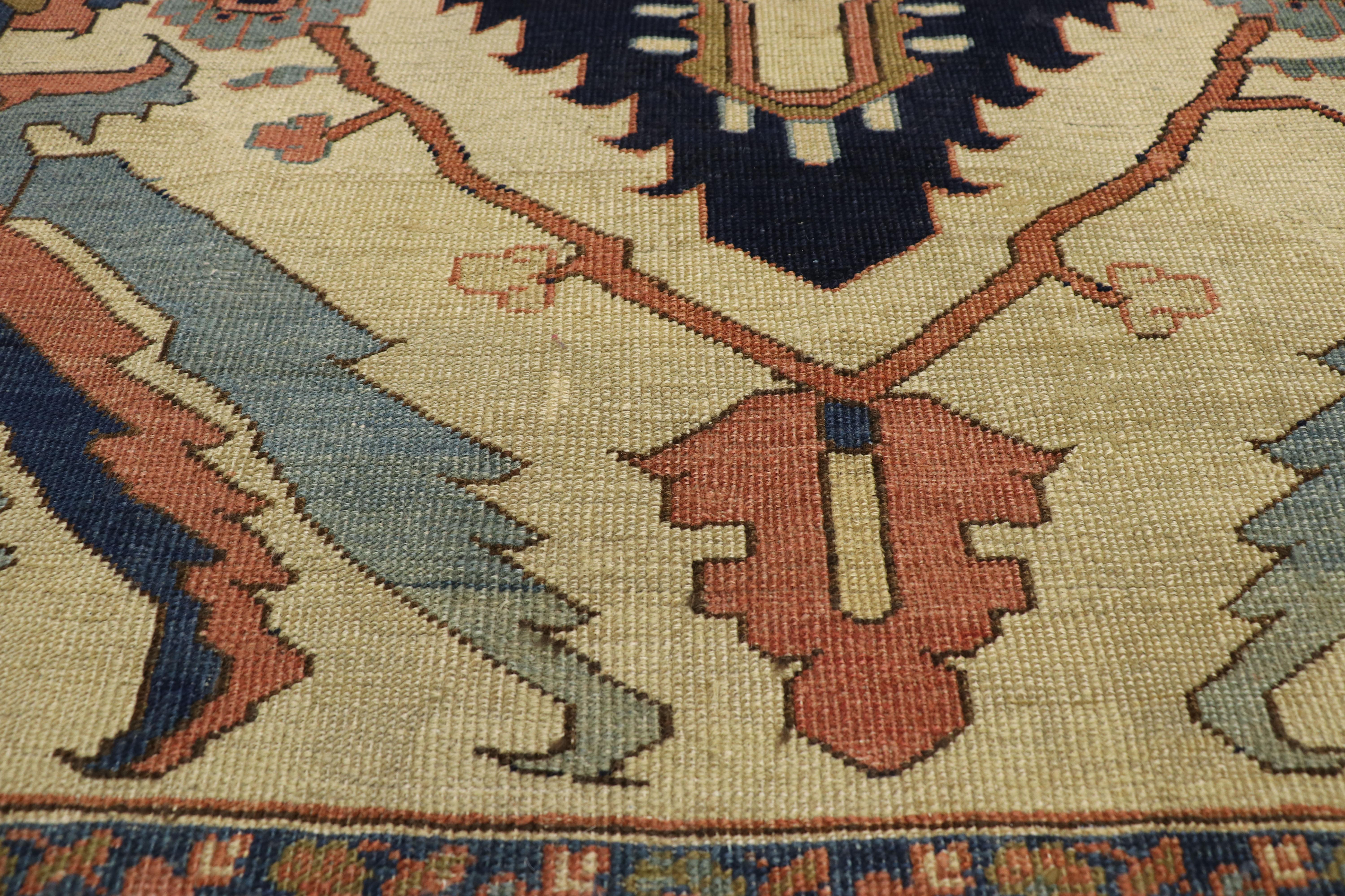 1880s Antique Persian Serapi Rug, Timeless Elegance Meets Relaxed Refinement In Good Condition For Sale In Dallas, TX