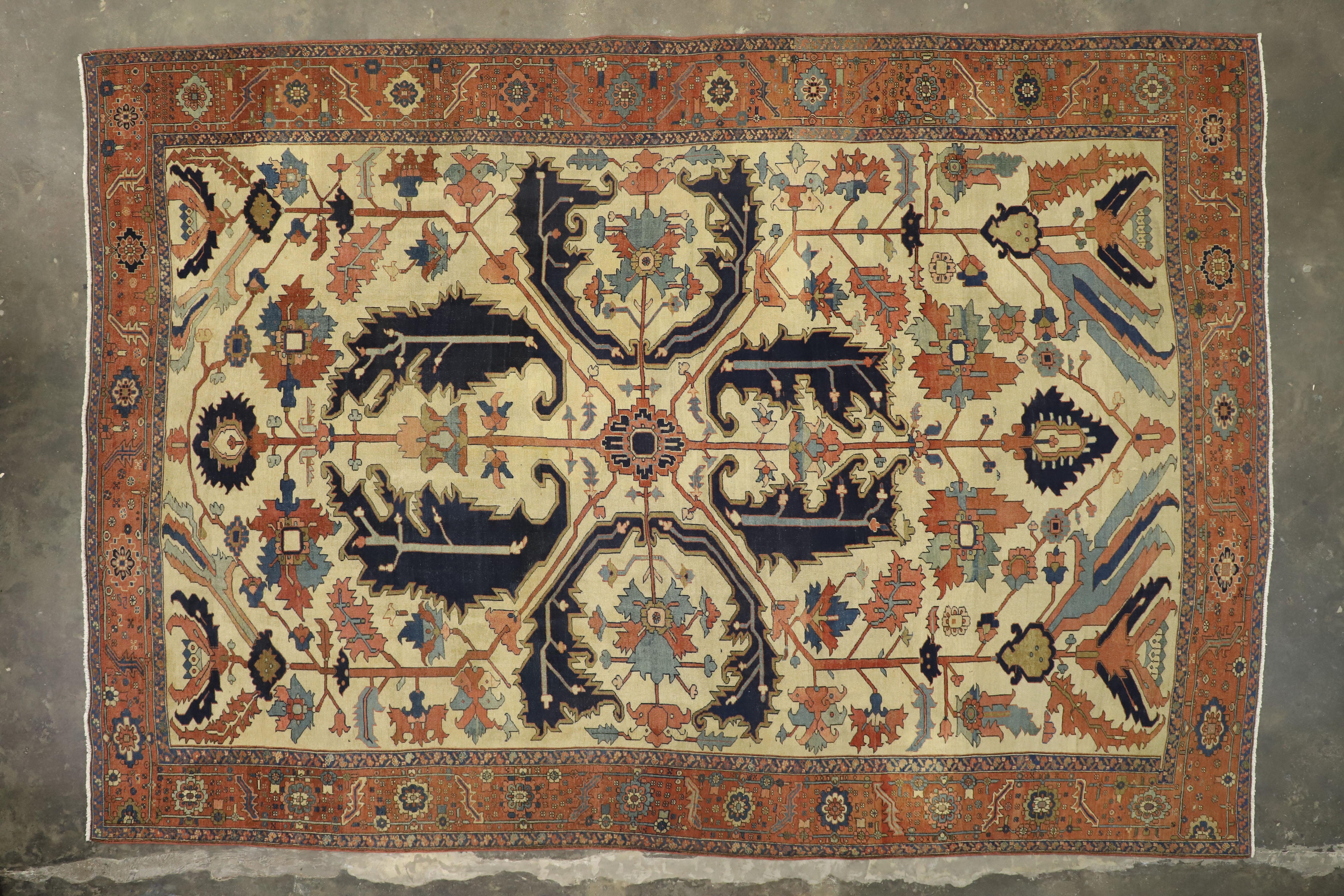 1880s Antique Persian Serapi Rug, Timeless Elegance Meets Relaxed Refinement For Sale 2