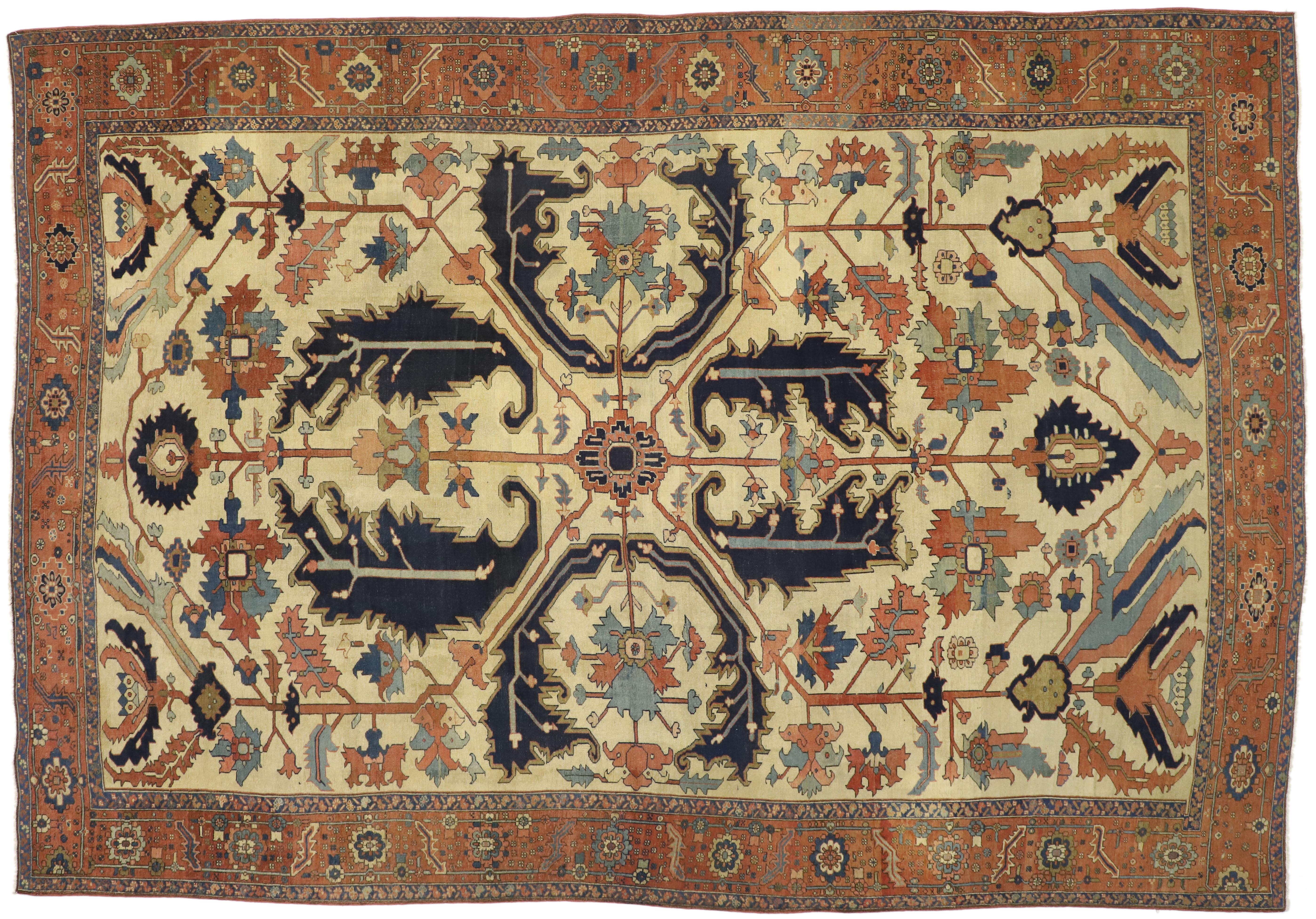 1880s Antique Persian Serapi Rug, Timeless Elegance Meets Relaxed Refinement For Sale 3