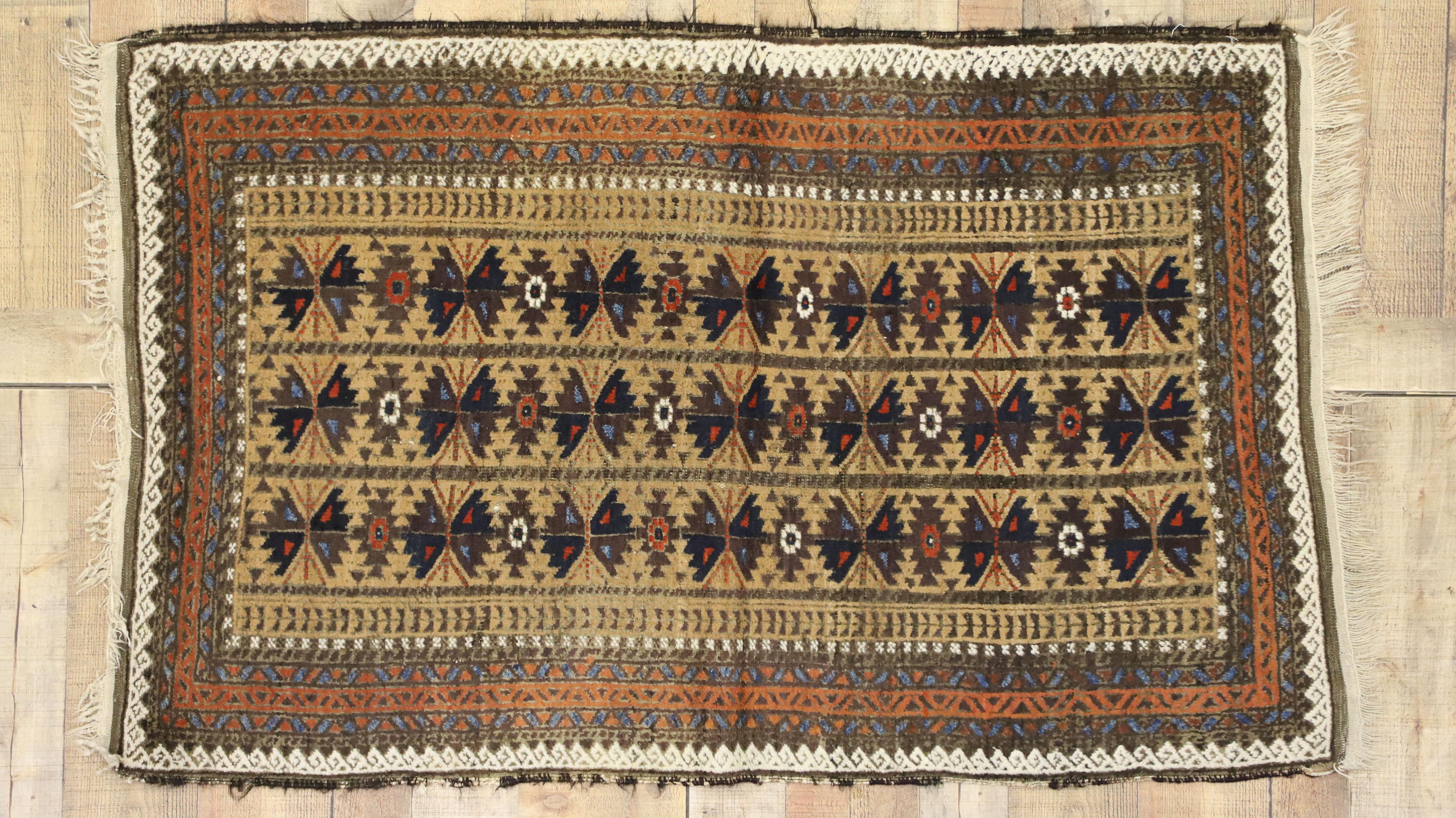 20ième siècle Ancien tapis persan ancien Baluch Tree of Life, tapis d'entrée ou de foyer de style tribal en vente