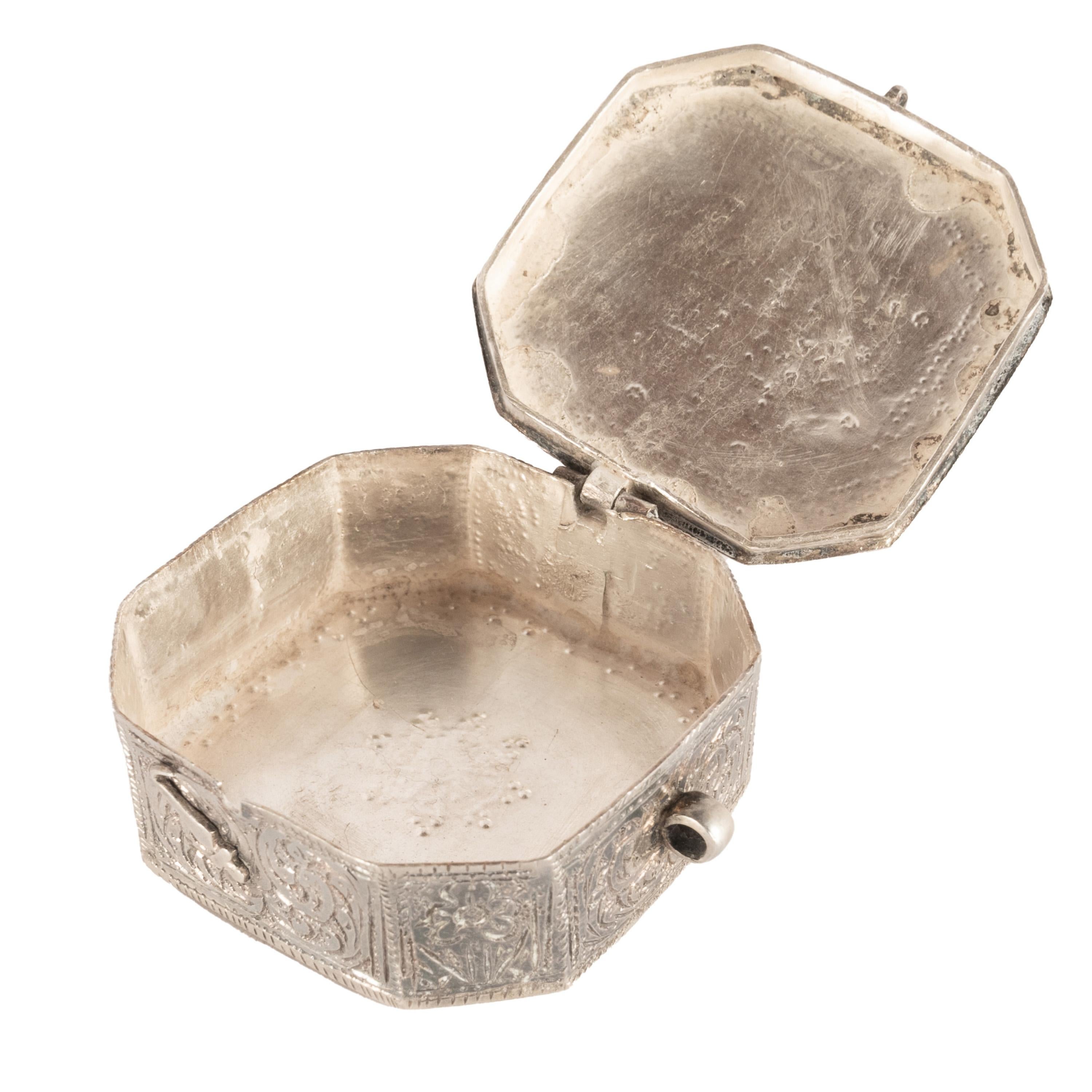 Amulet persan arabe islamique ancien en argent gravé de calligraphies de coran 1820 en vente 2