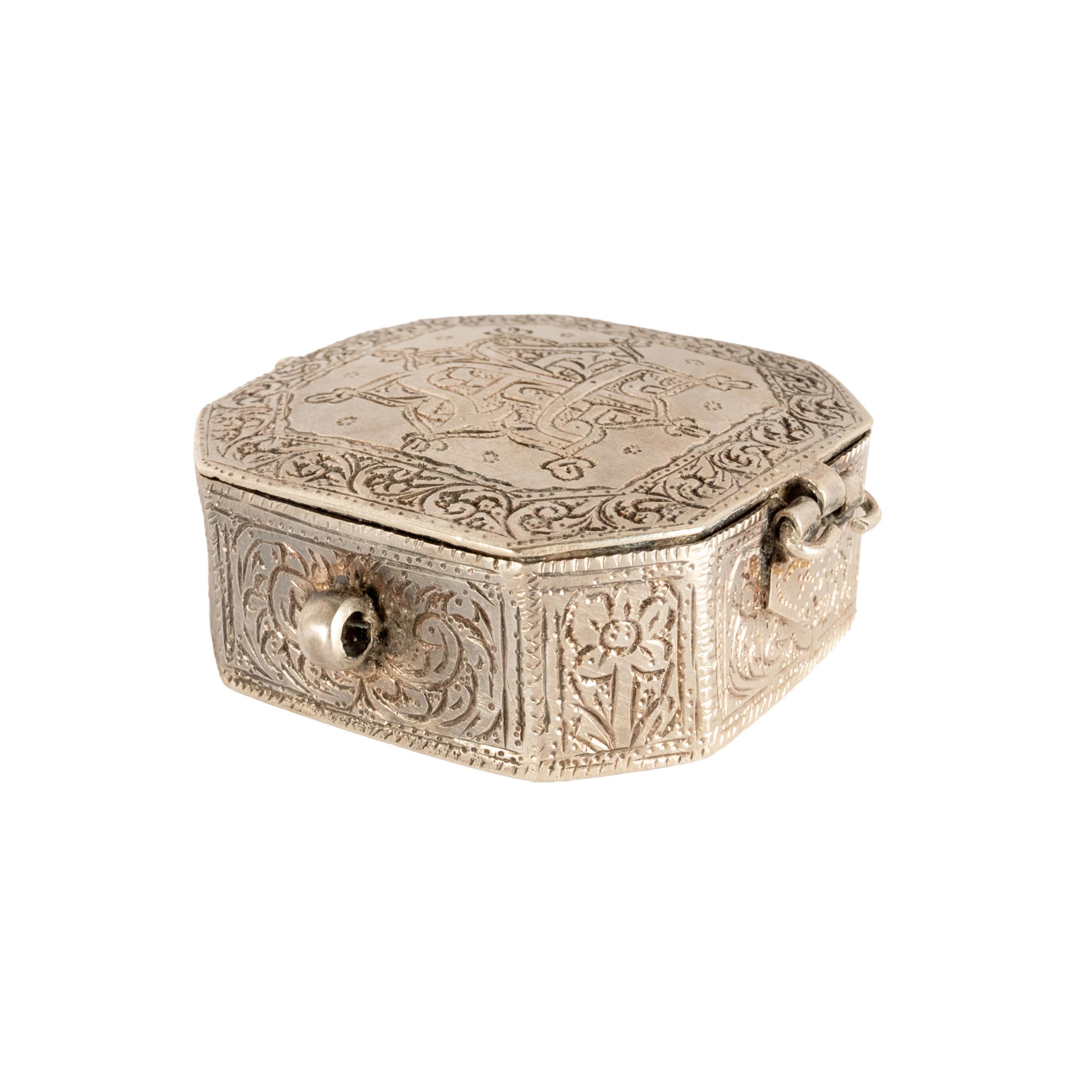 Amulet persan arabe islamique ancien en argent gravé de calligraphies de coran 1820 Bon état - En vente à Portland, OR