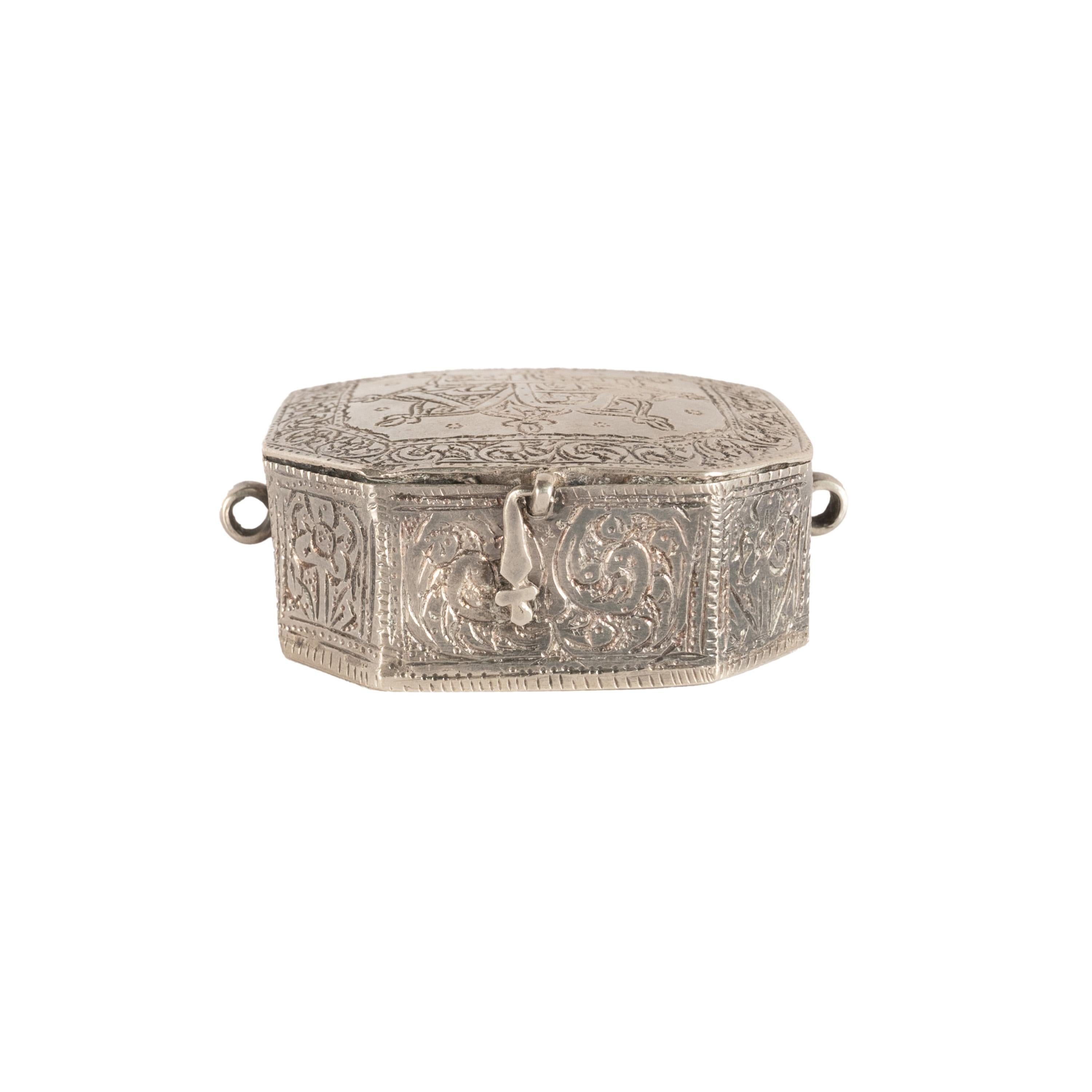 Amulet persan arabe islamique ancien en argent gravé de calligraphies de coran 1820 en vente 1