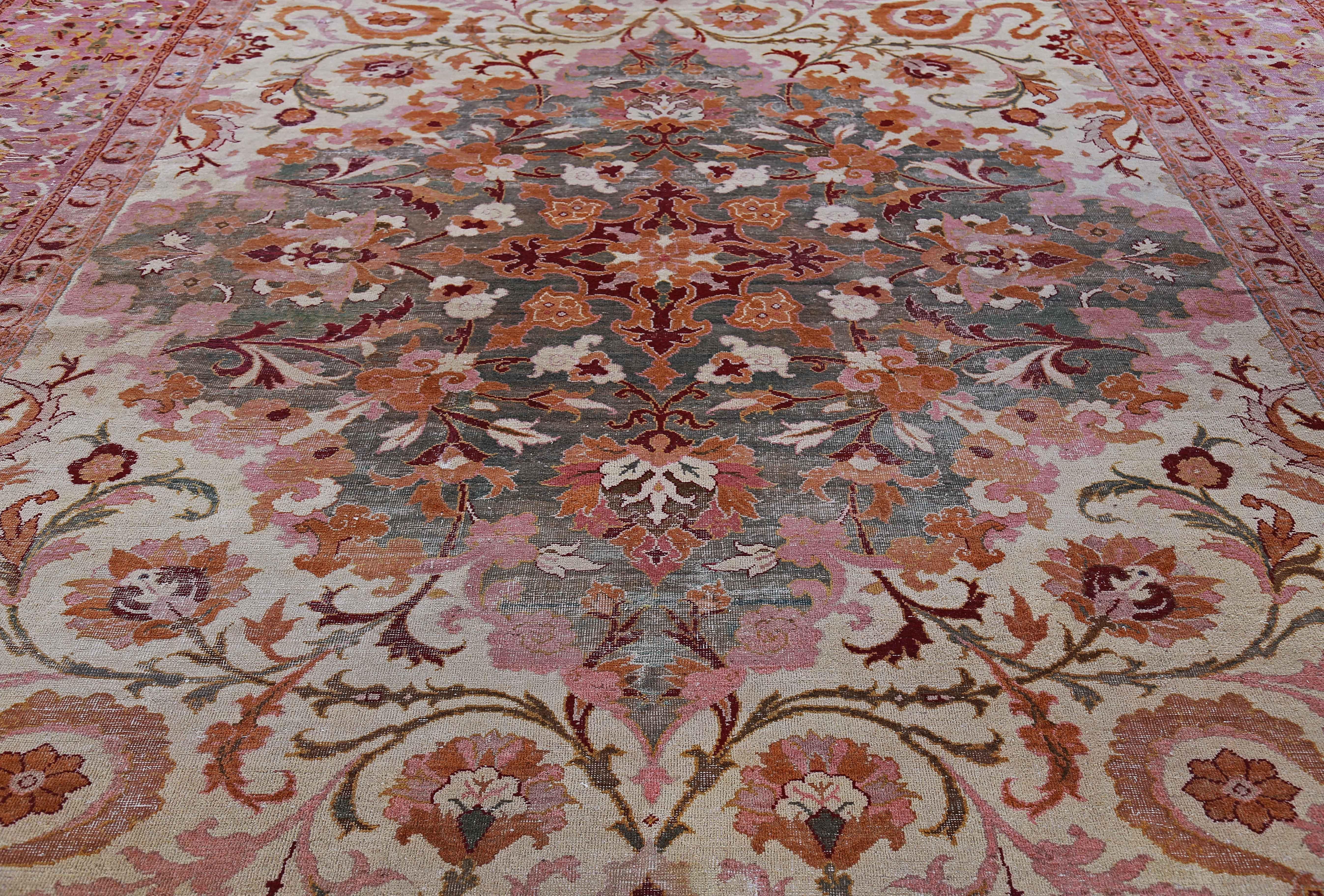 Laine Tapis persan ancien à motif Agra en vente