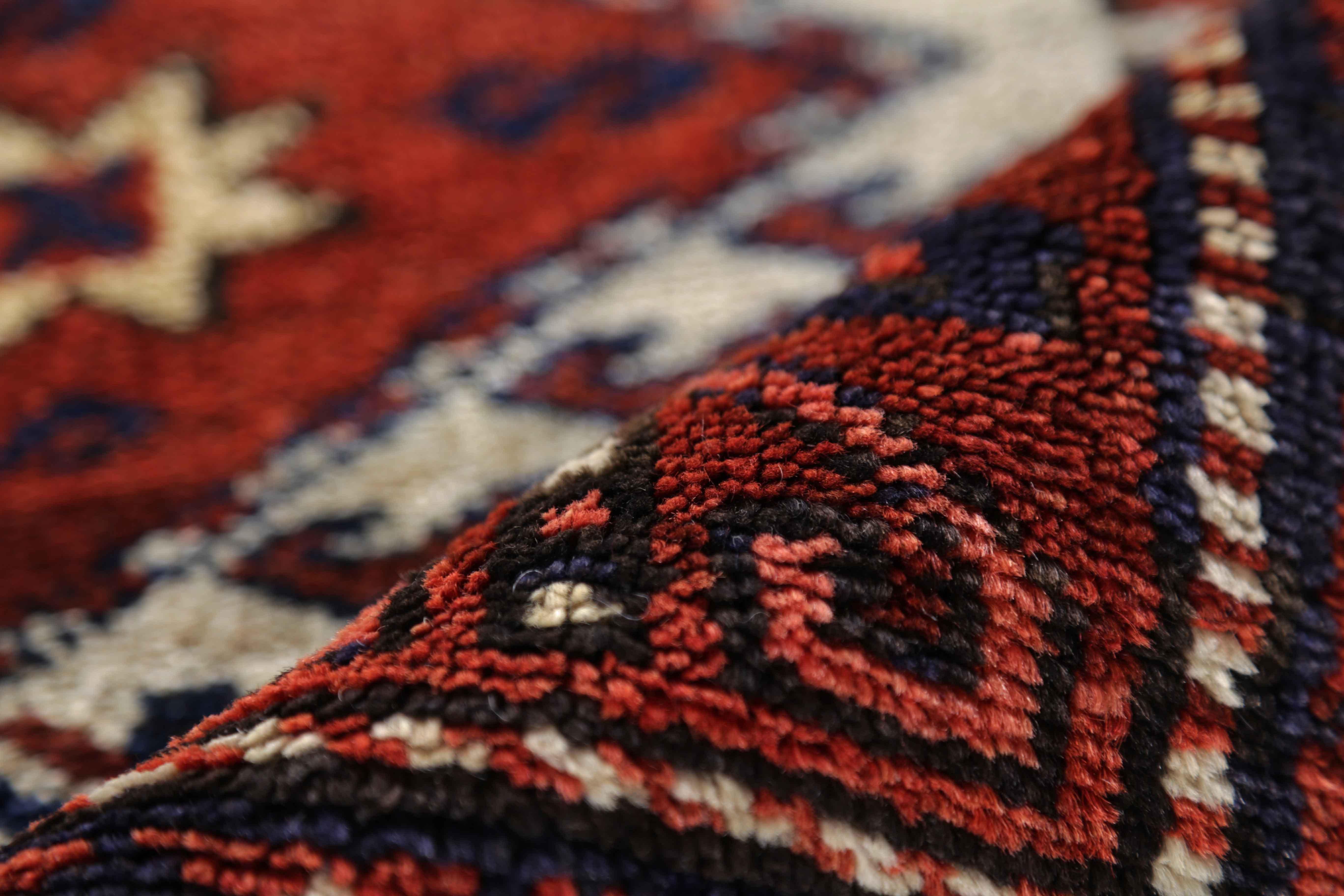 Antique Persian Area Rug Azerbaijan Design In Excellent Condition For Sale In Dallas, TX