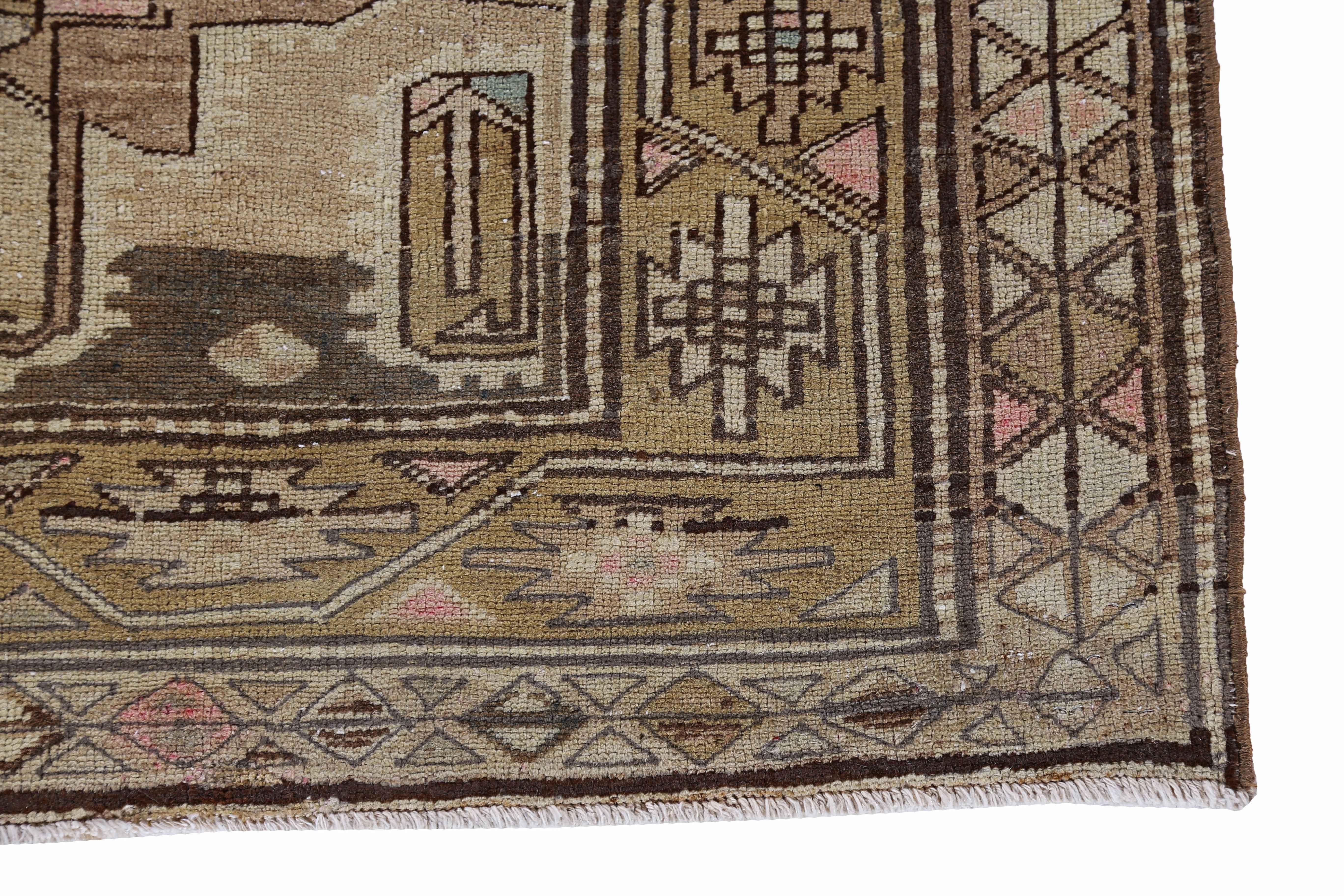 Antiker persischer Teppich im Aserbaidschanischen Design (Handgewebt) im Angebot