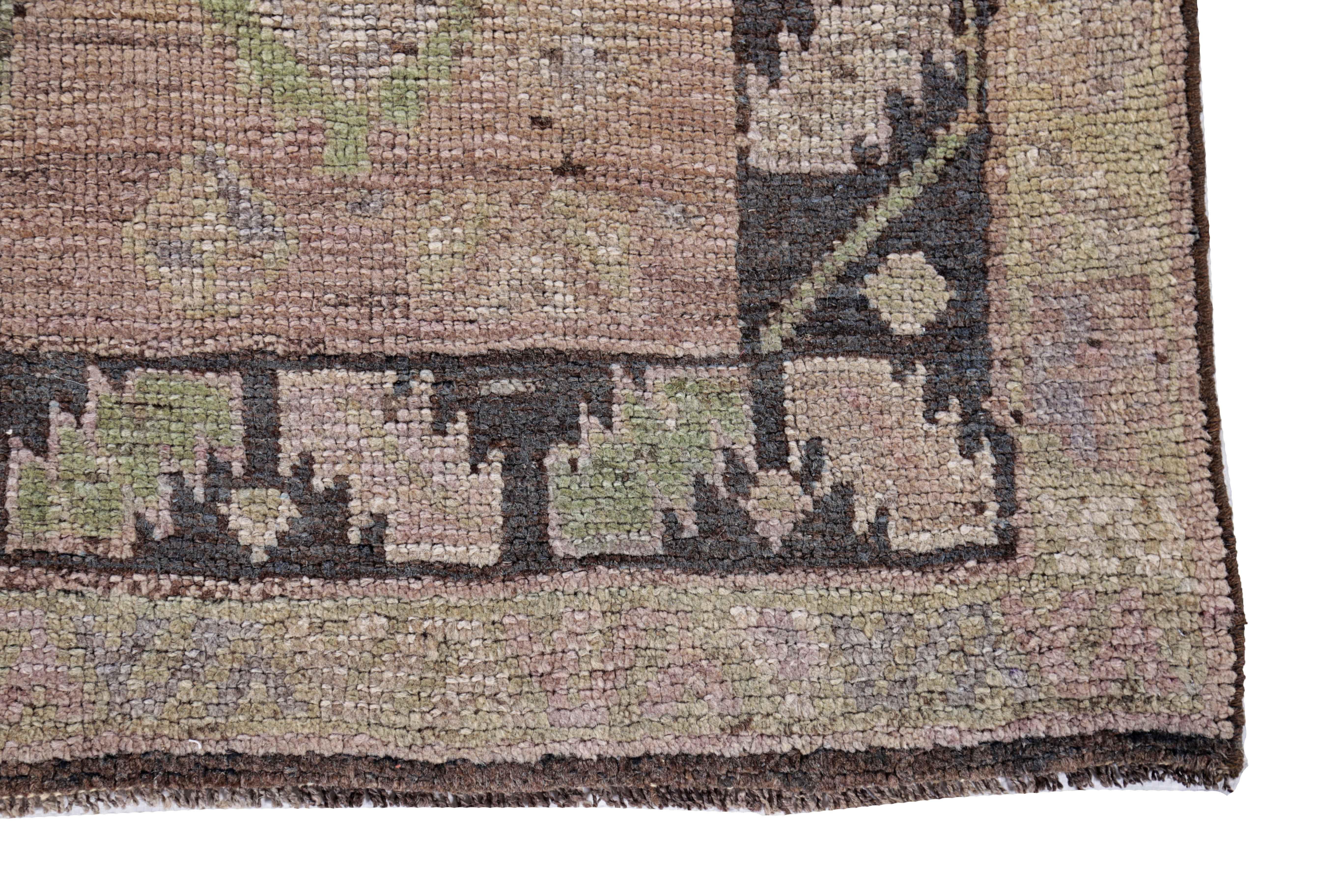 Antiker persischer Teppich im Aserbaidschanischen Design (Persisch) im Angebot