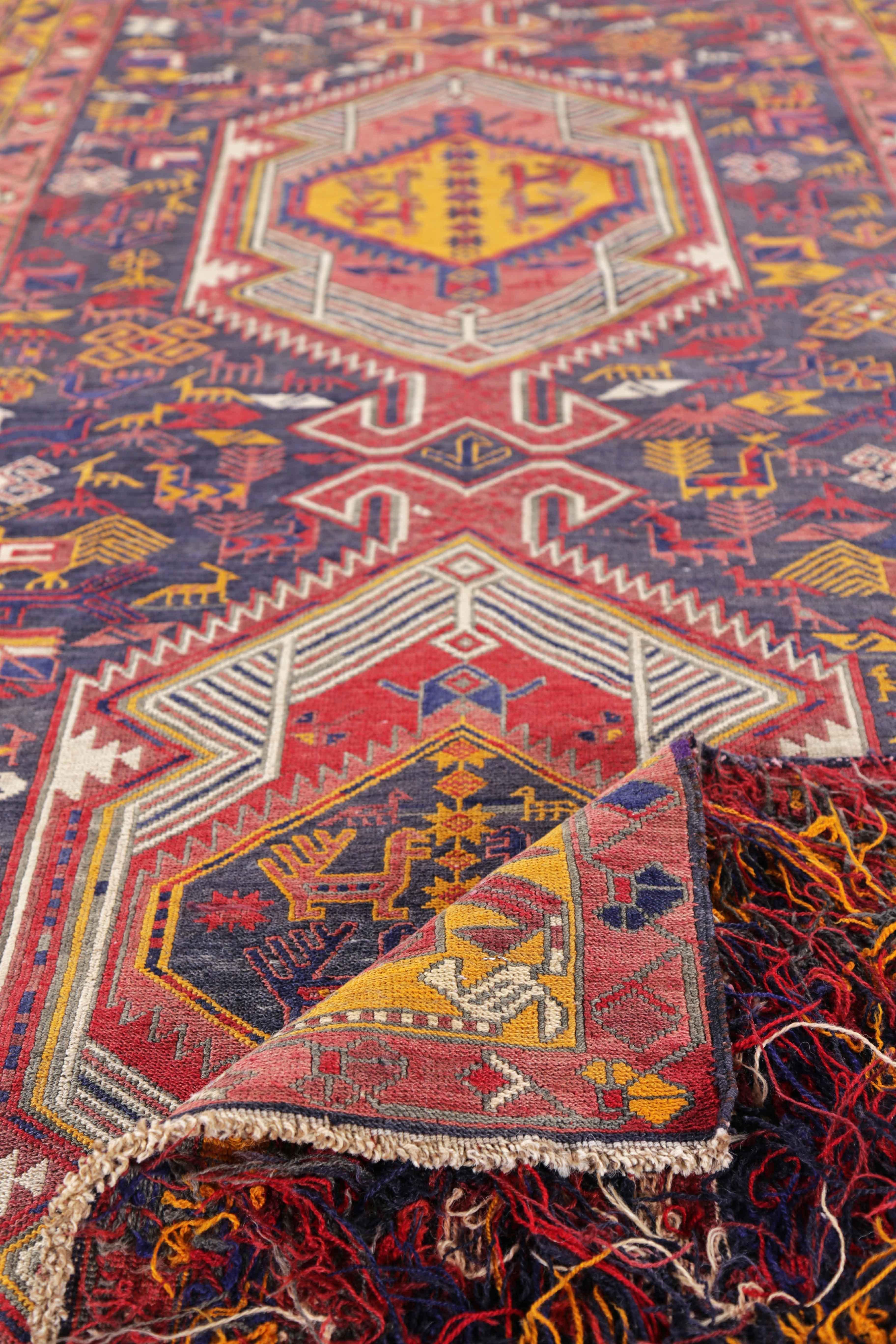 Tapis persan ancien design azerbaïdjan Excellent état - En vente à Dallas, TX