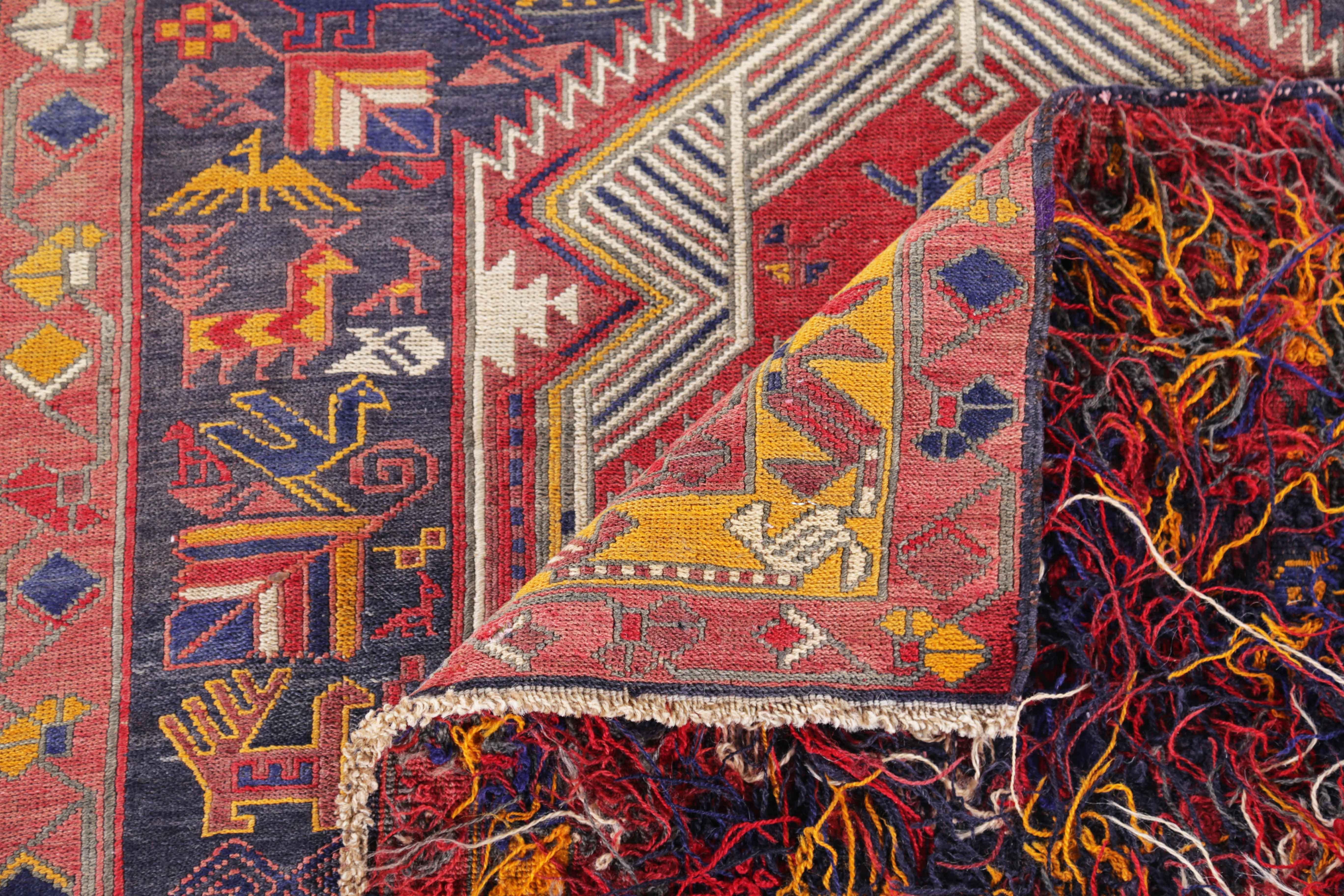 Tapis persan ancien design azerbaïdjan en vente 1